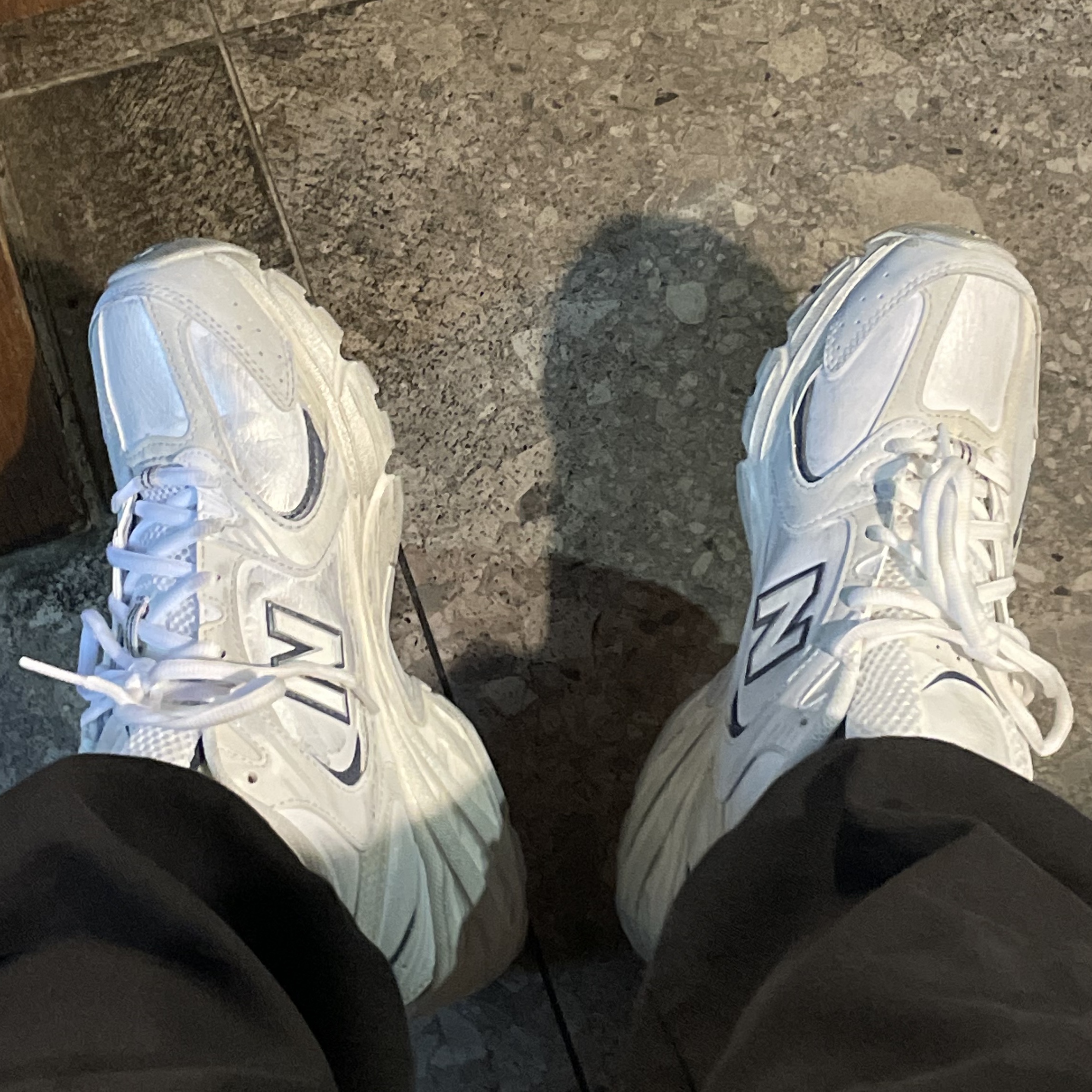 New Balance 530 White Indigo Blue 착용 스타일 - 1
