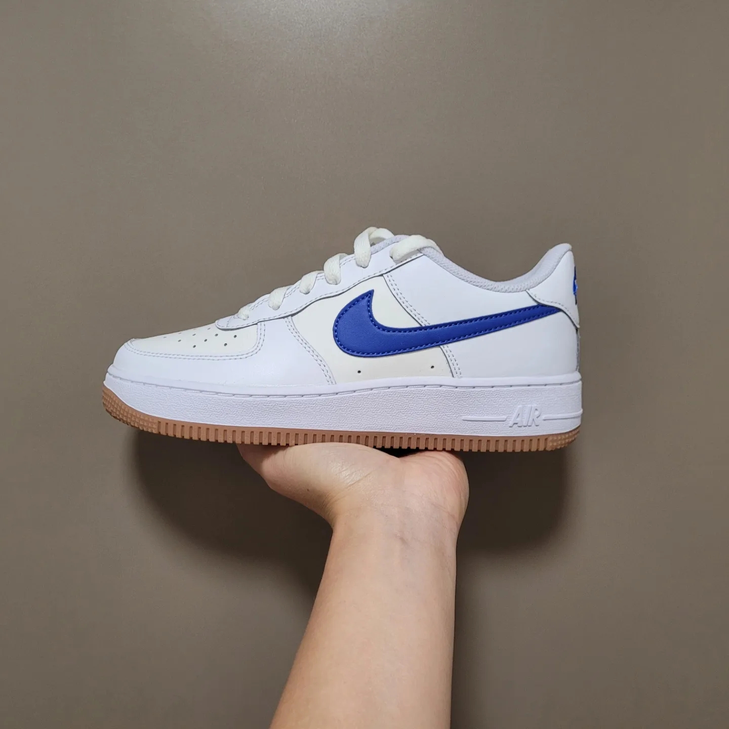 (GS) Nike Air Force 1 White Game Royal 착용 스타일 - 1