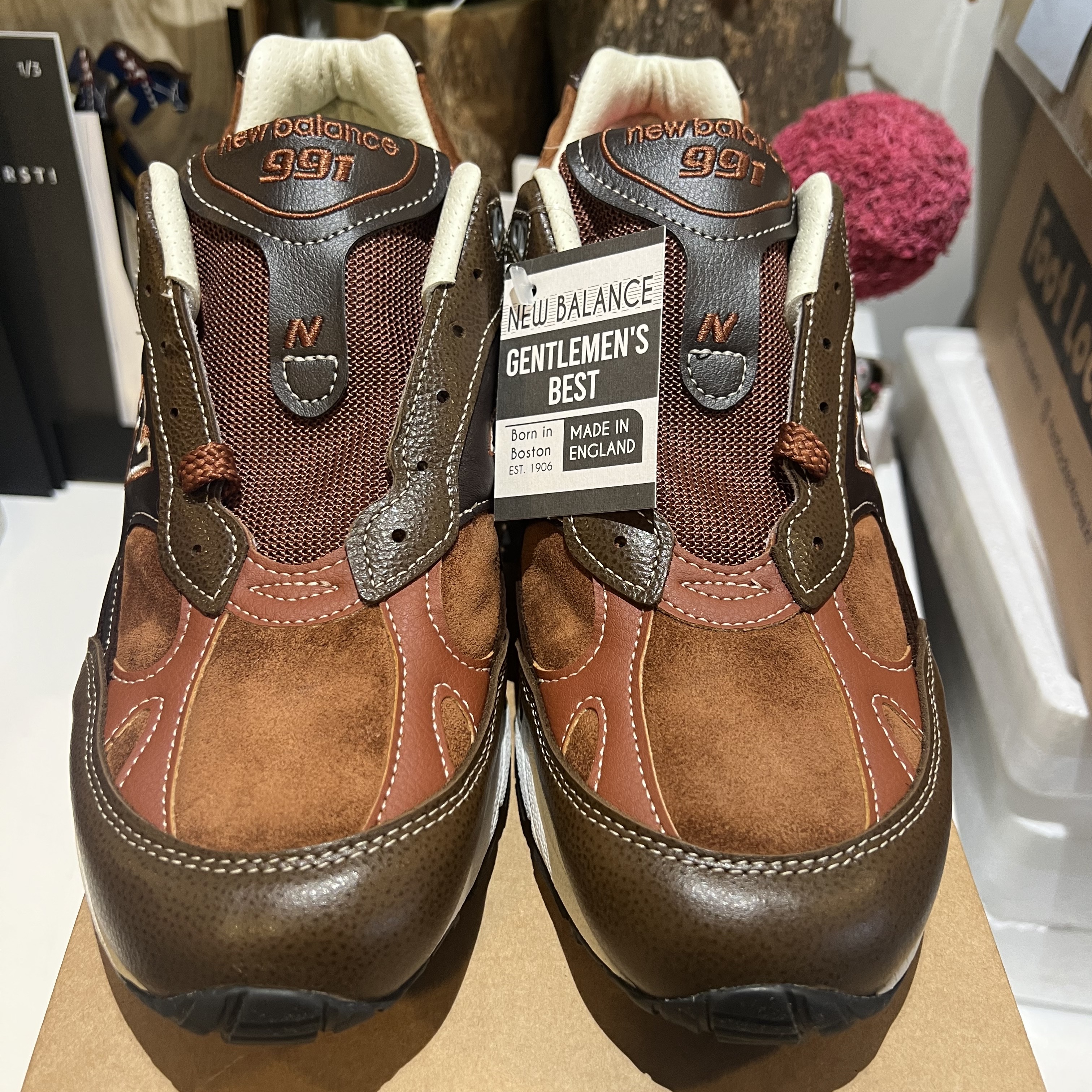 New Balance 991 Made in UK Brown Dark Brown 착용 스타일 - 3