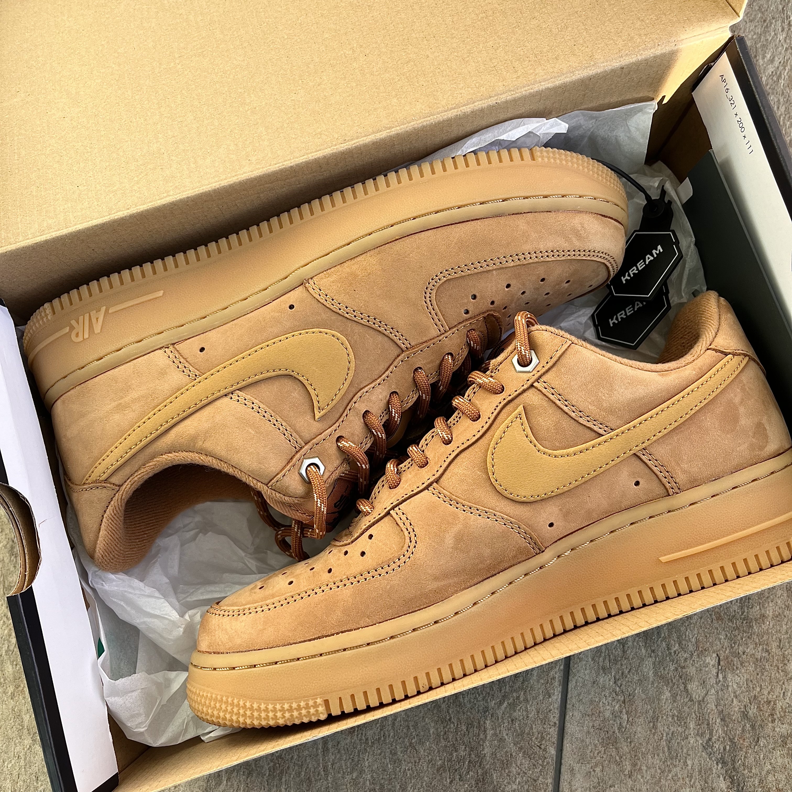 Nike Air Force 1 '07 WB Flax 착용 스타일