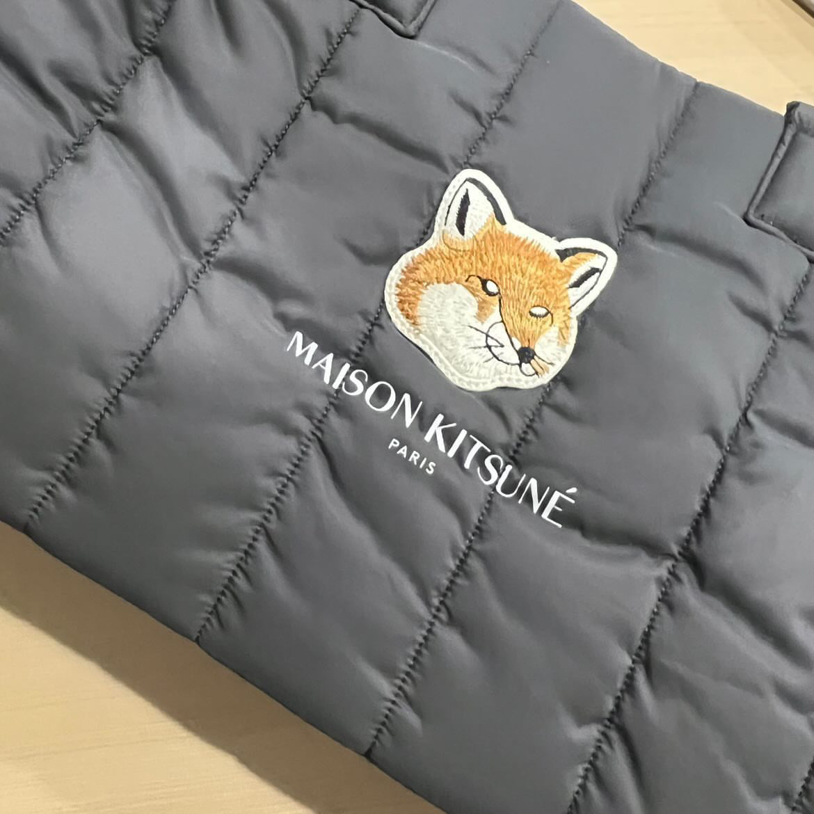 Maison Kitsune x Laneige Padded Bag Navy 착용 스타일 - 1