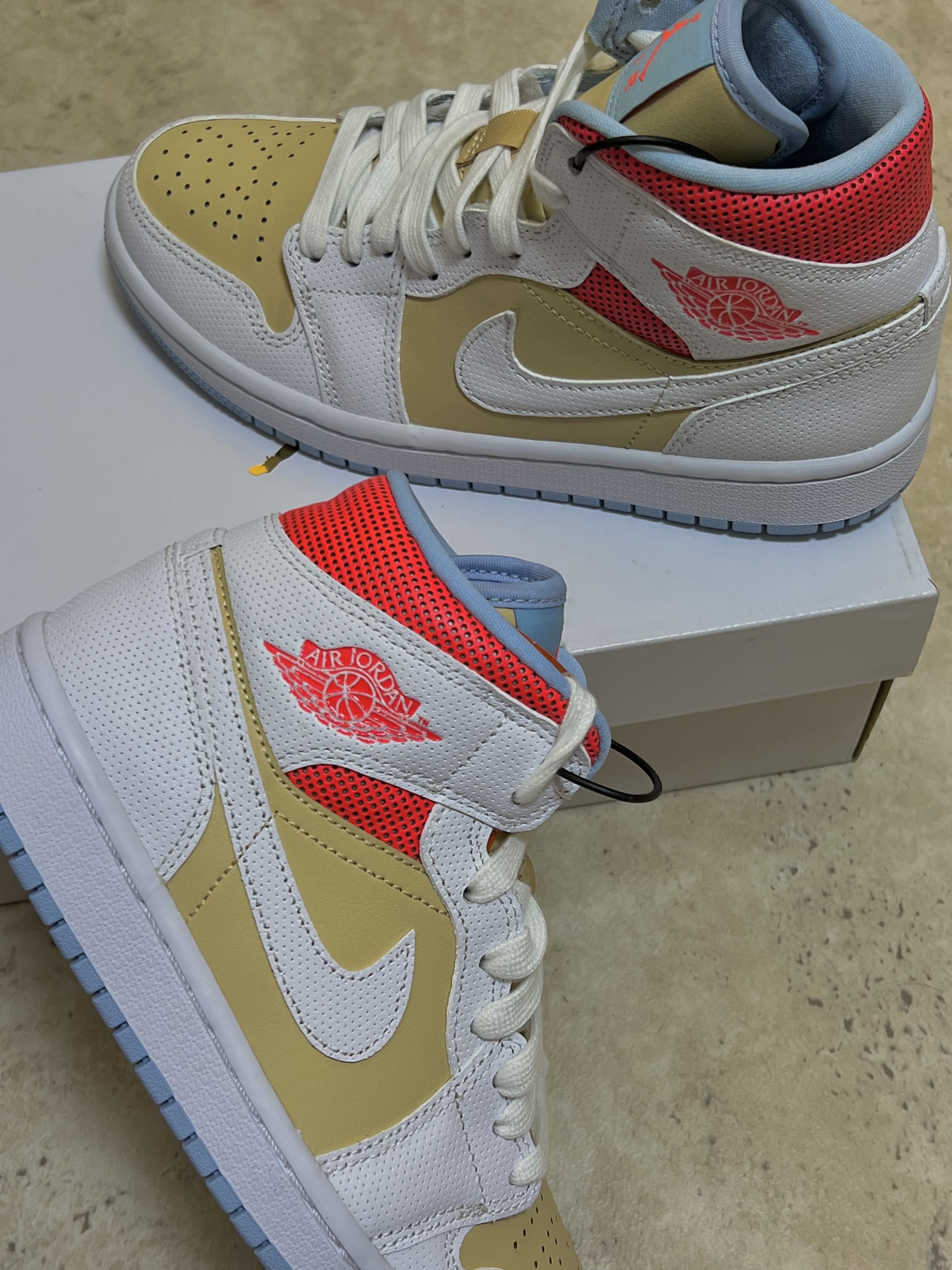 (W) Jordan 1 Mid SE Sesame 착용 스타일