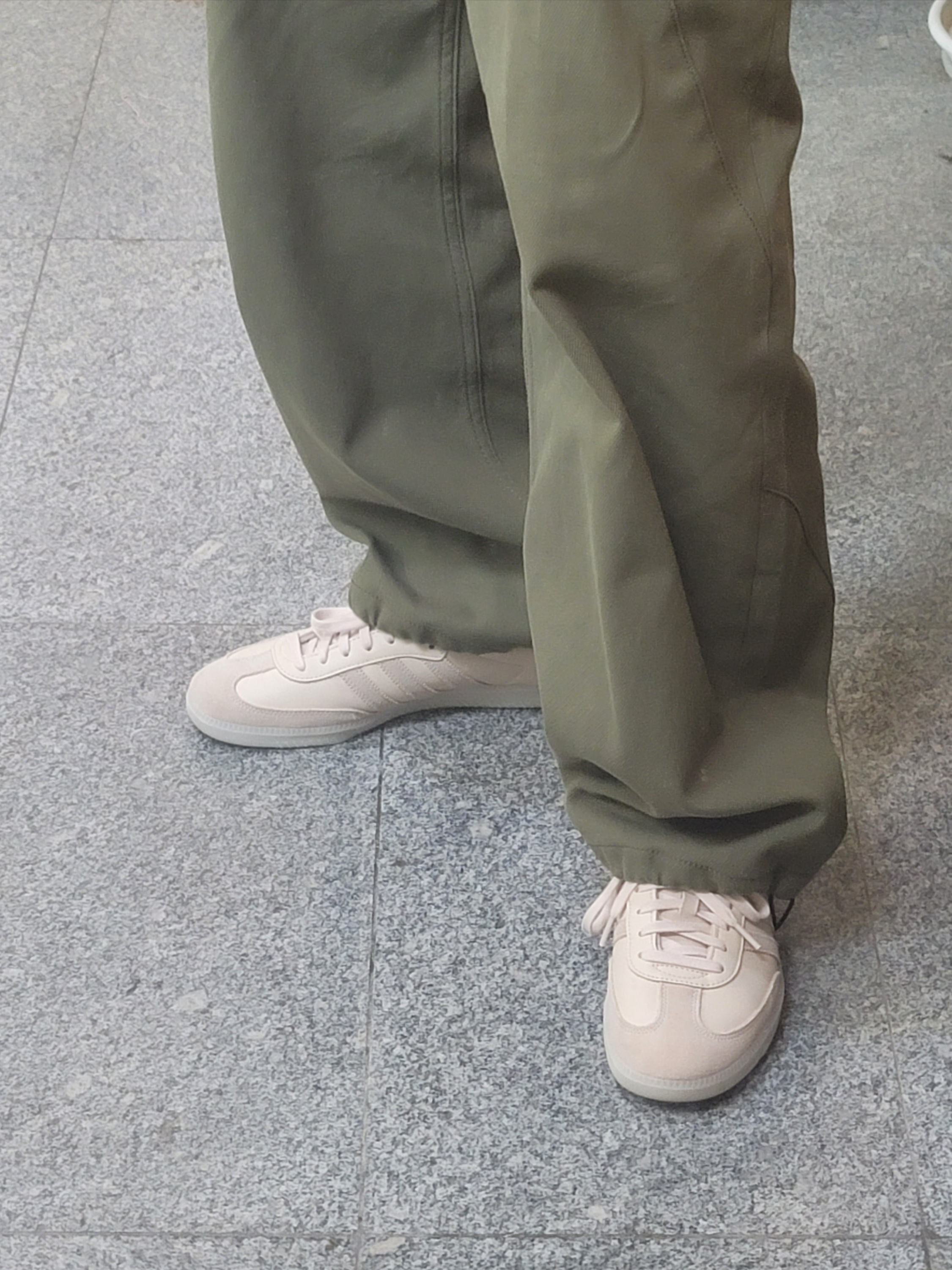 Adidas Samba Linen Savanna 착용 스타일