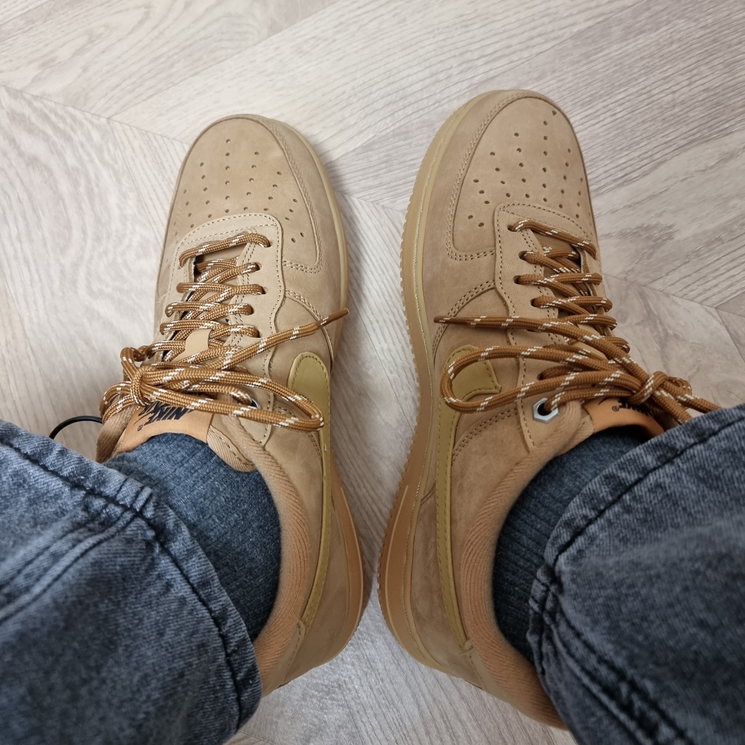 Nike Air Force 1 '07 WB Flax 착용 스타일 - 2