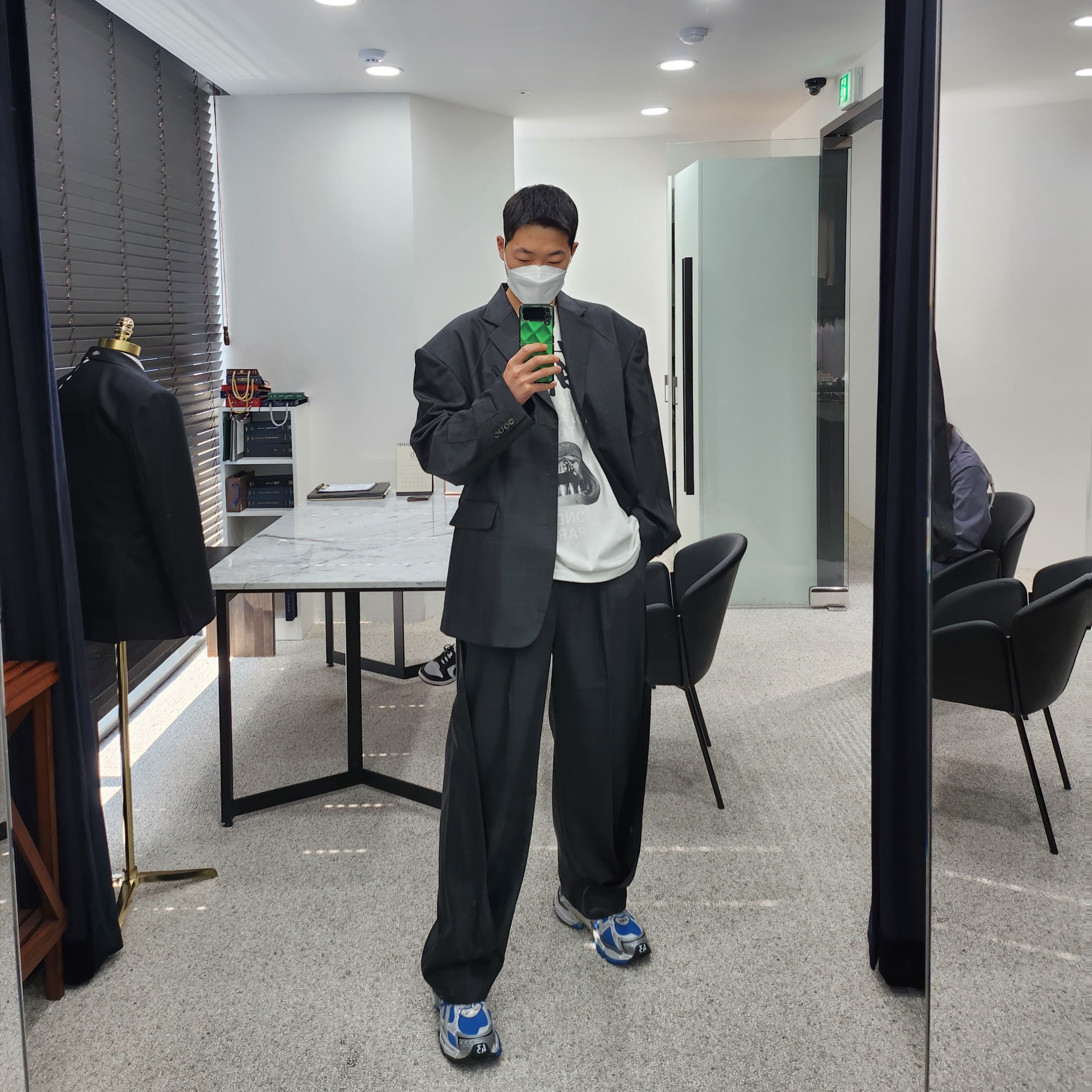 Balenciaga Runner Sneakers Blue White, Stussy x Rick Owens 40 WT T-Shirt 착용 스타일 - 1
