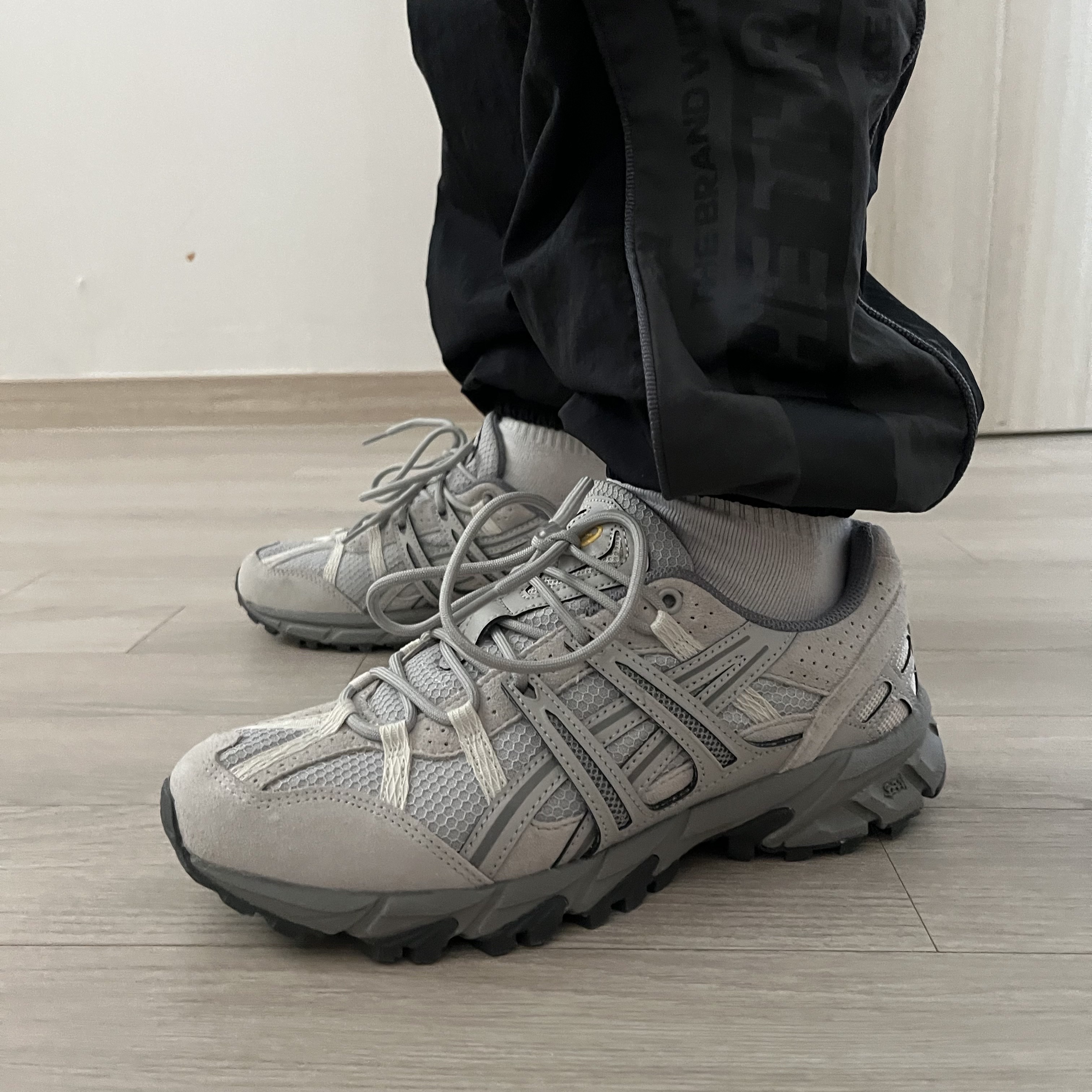 Asics Gel-Sonoma 15-50 Oyster Grey 착용 스타일