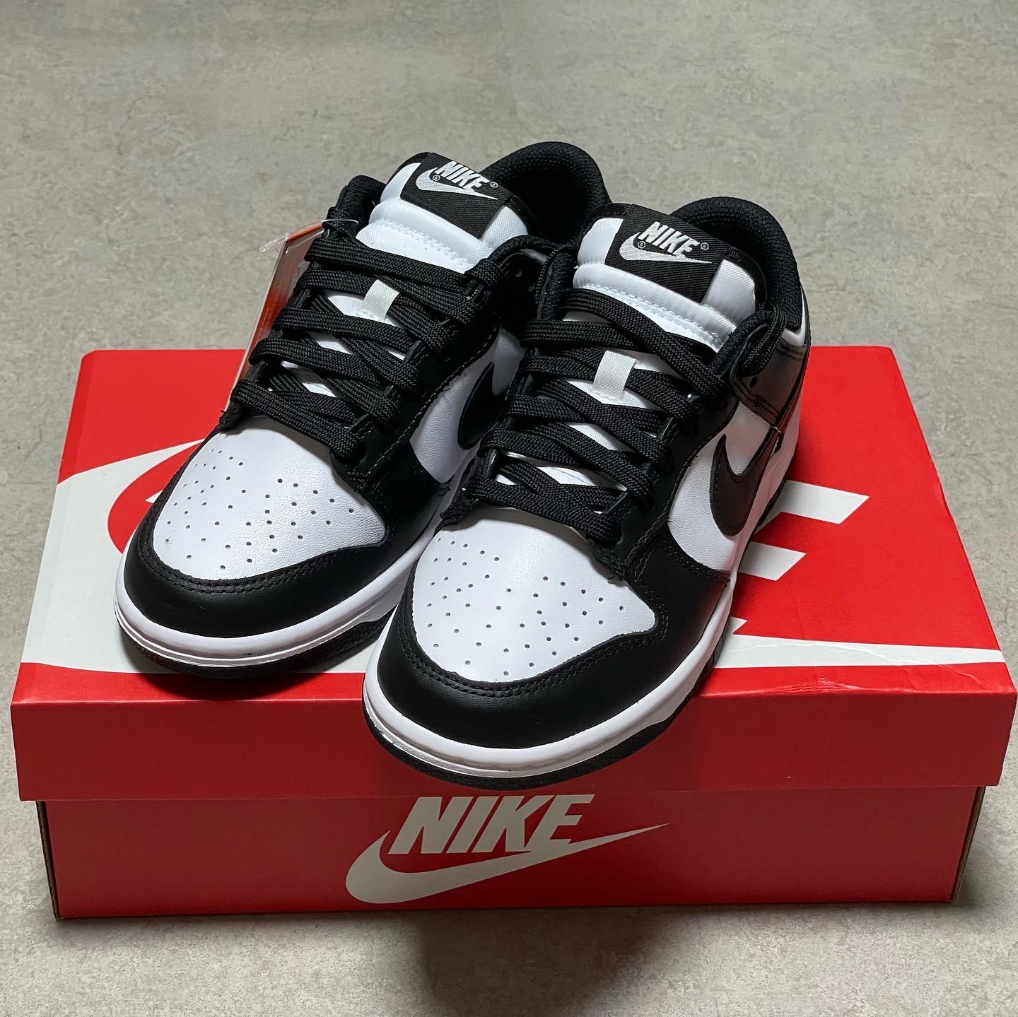 (W) Nike Dunk Low Black 착용 스타일 - 2