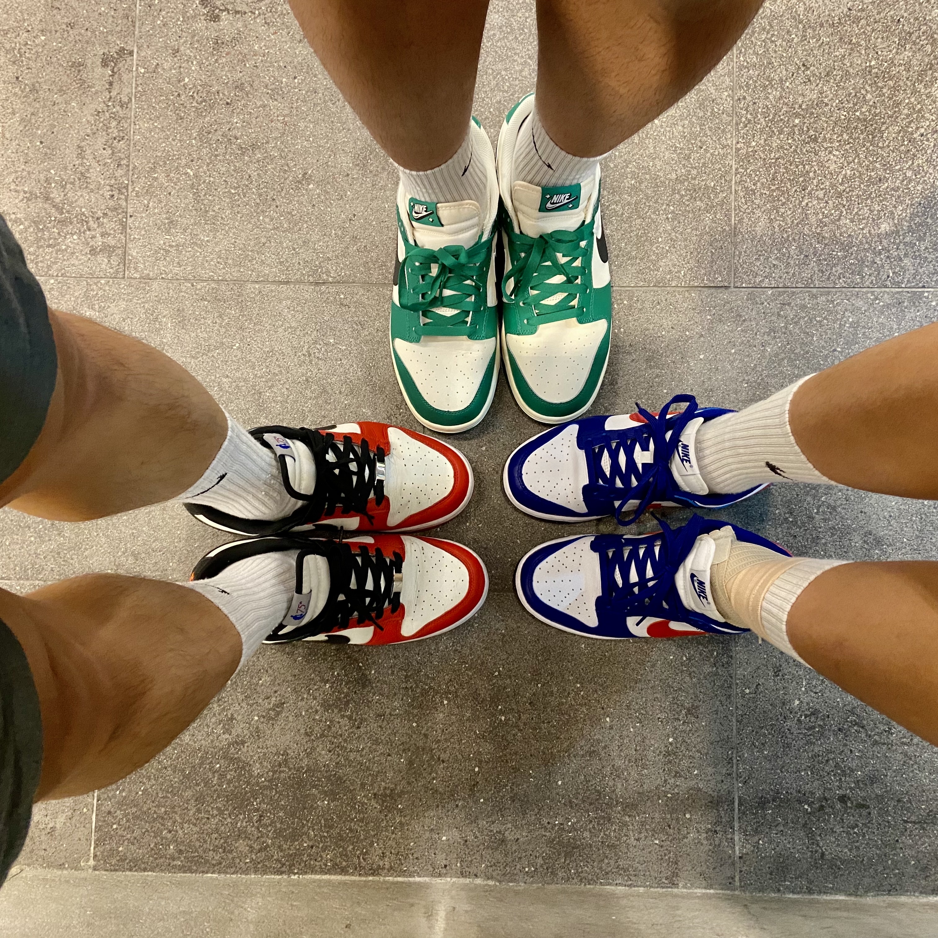(W) Nike Dunk Low White and University Red, Nike Dunk Low Retro SE Jackpot Malachite 착용 스타일 - 2