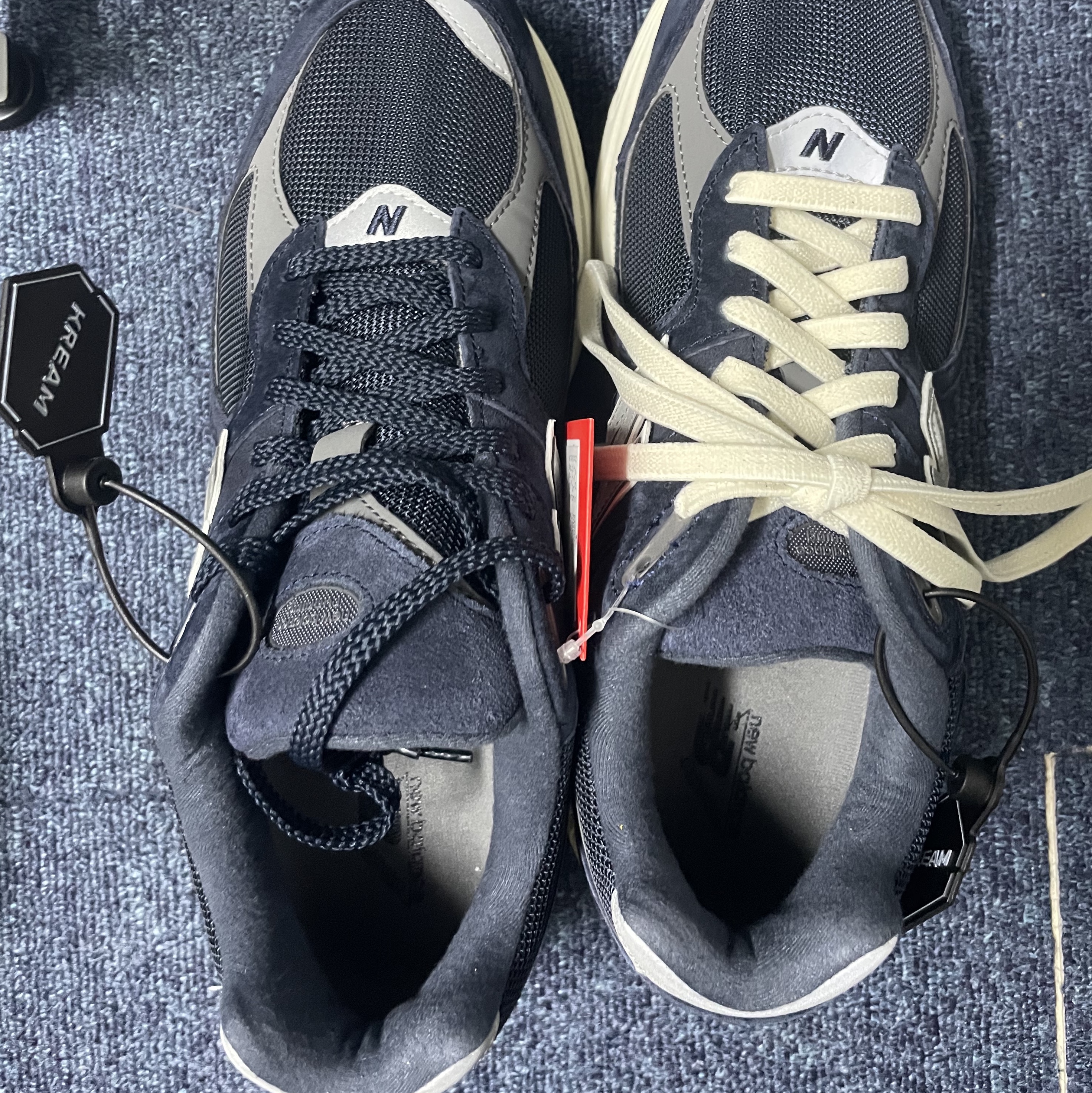 New Balance 2002R Eclipse Castlerock 착용 스타일
