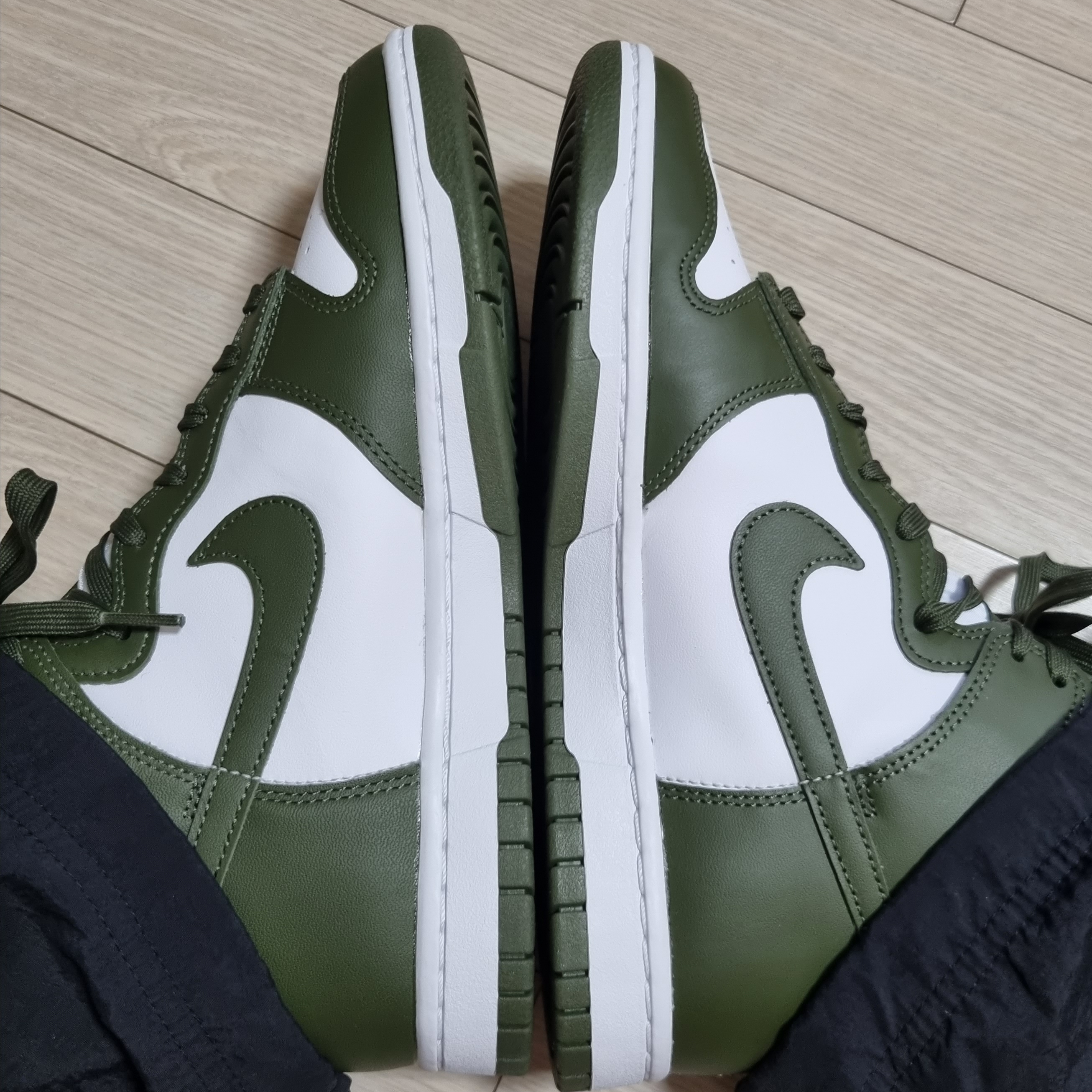 Nike Dunk High Retro Championship Khaki 착용 스타일 - 1