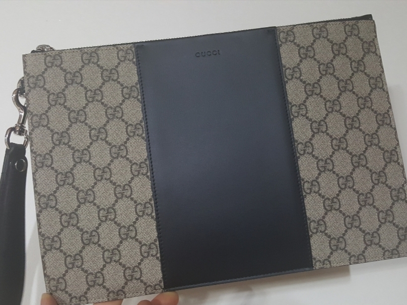 Gucci Eden Pouch Beige Ebony 착용 스타일 - 1