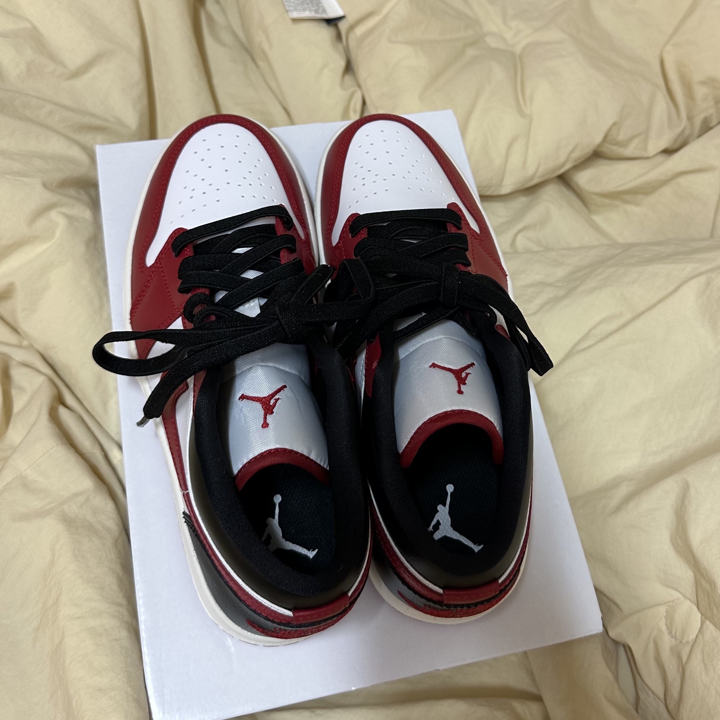 (W) Jordan 1 Low White Gym Red, Jordan 1 Low White Gym Red Black 착용 스타일 - 3