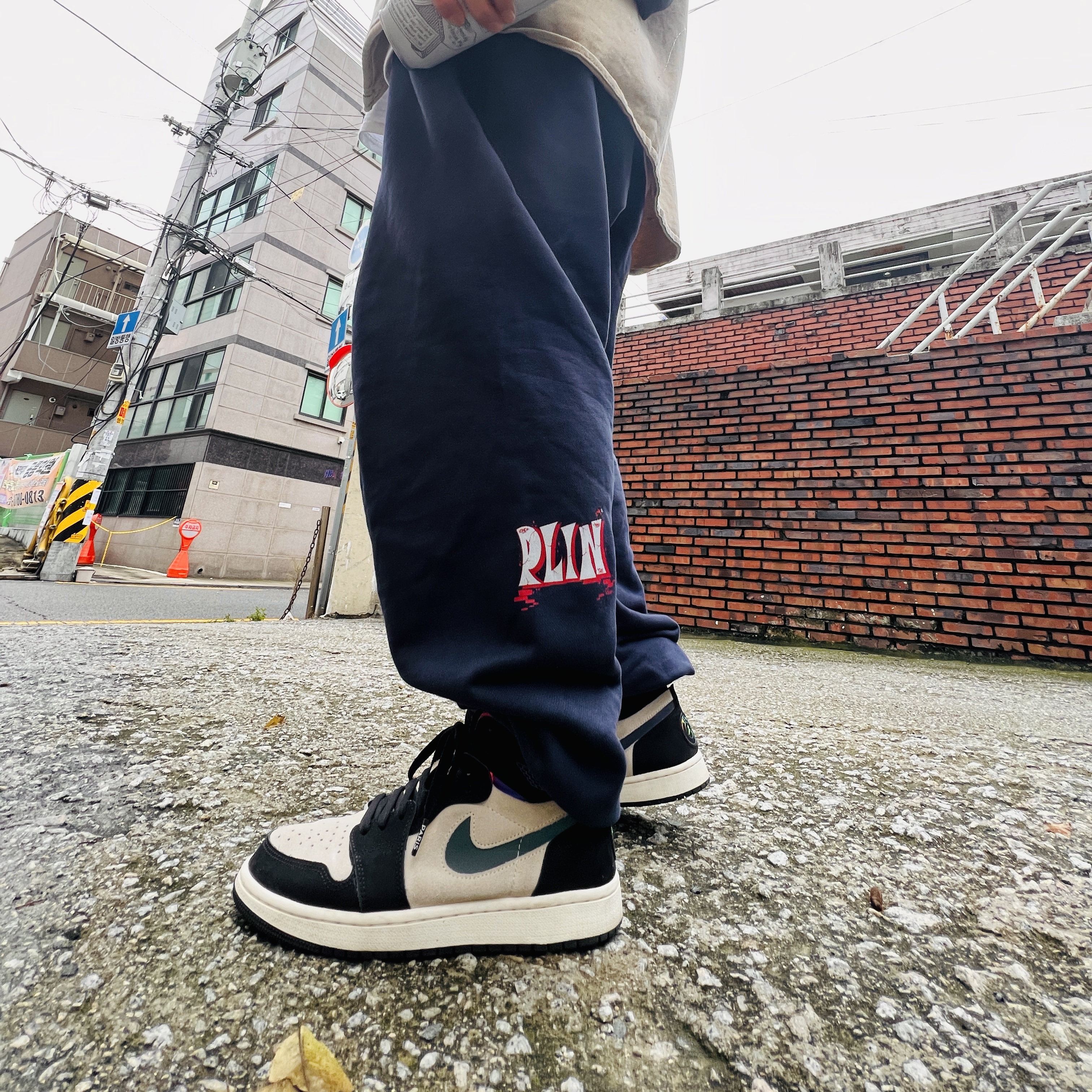 Jordan 1 x Paris Saint-Germain Zoom Air CMFT 착용 스타일 - 2