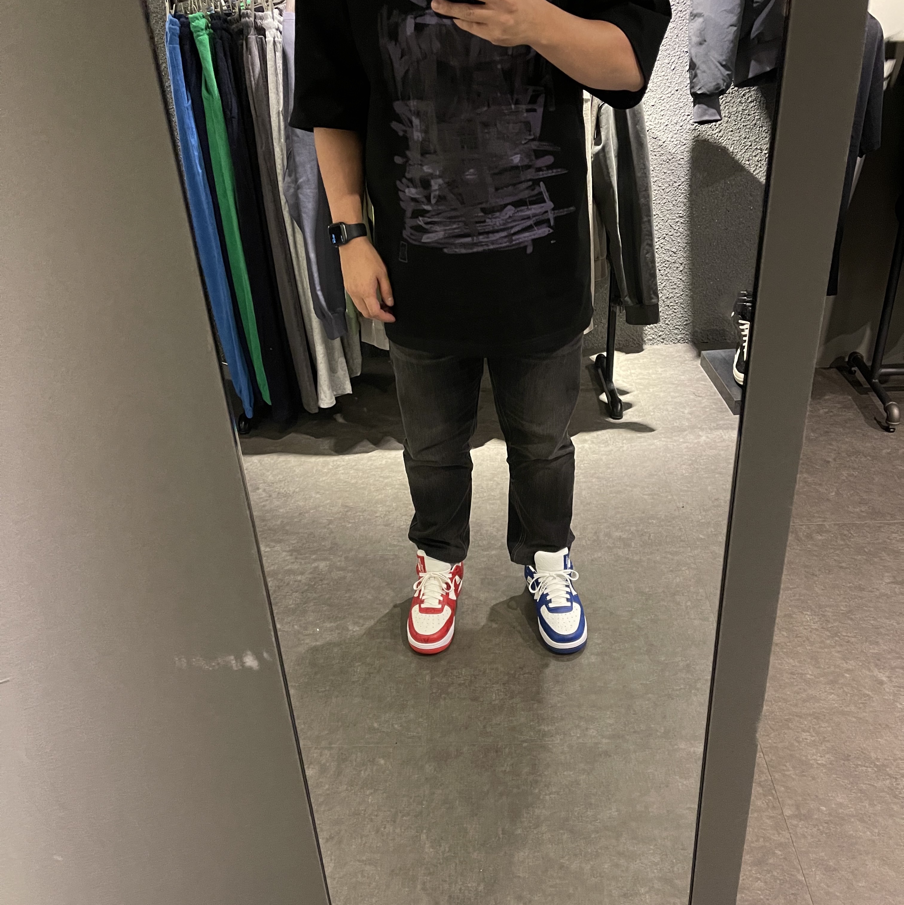 Louis Vuitton x Nike Air Force 1 Low by Virgil Abloh White Comet Red, Louis Vuitton x Nike Air Force 1 Low by Virgil Abloh White Team Royal 착용 스타일