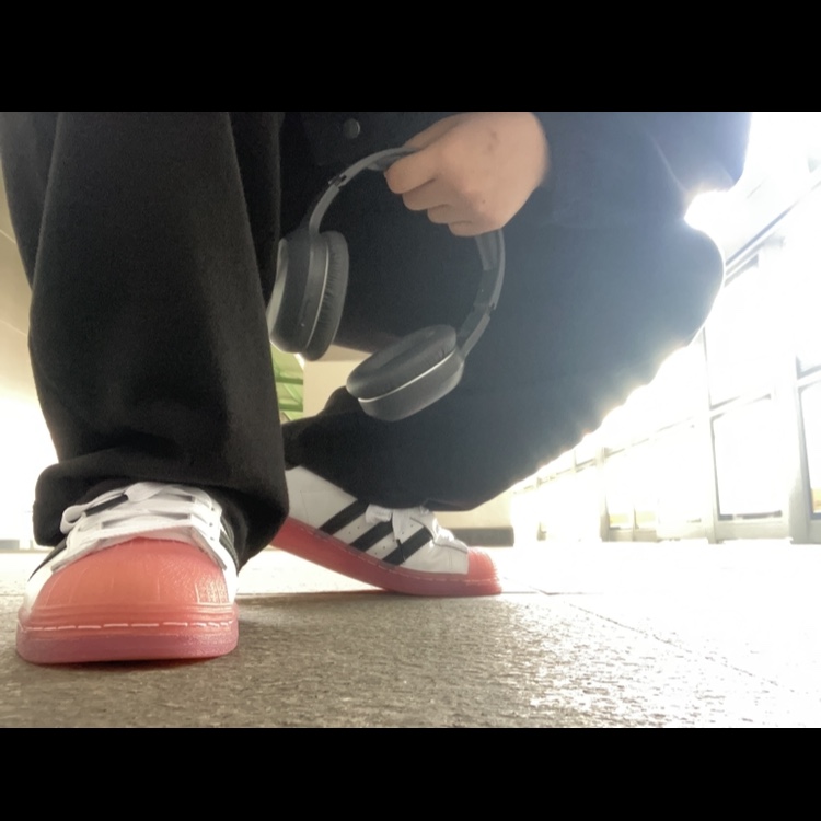 (W) Adidas Superstar White Black Shock Purple 착용 스타일