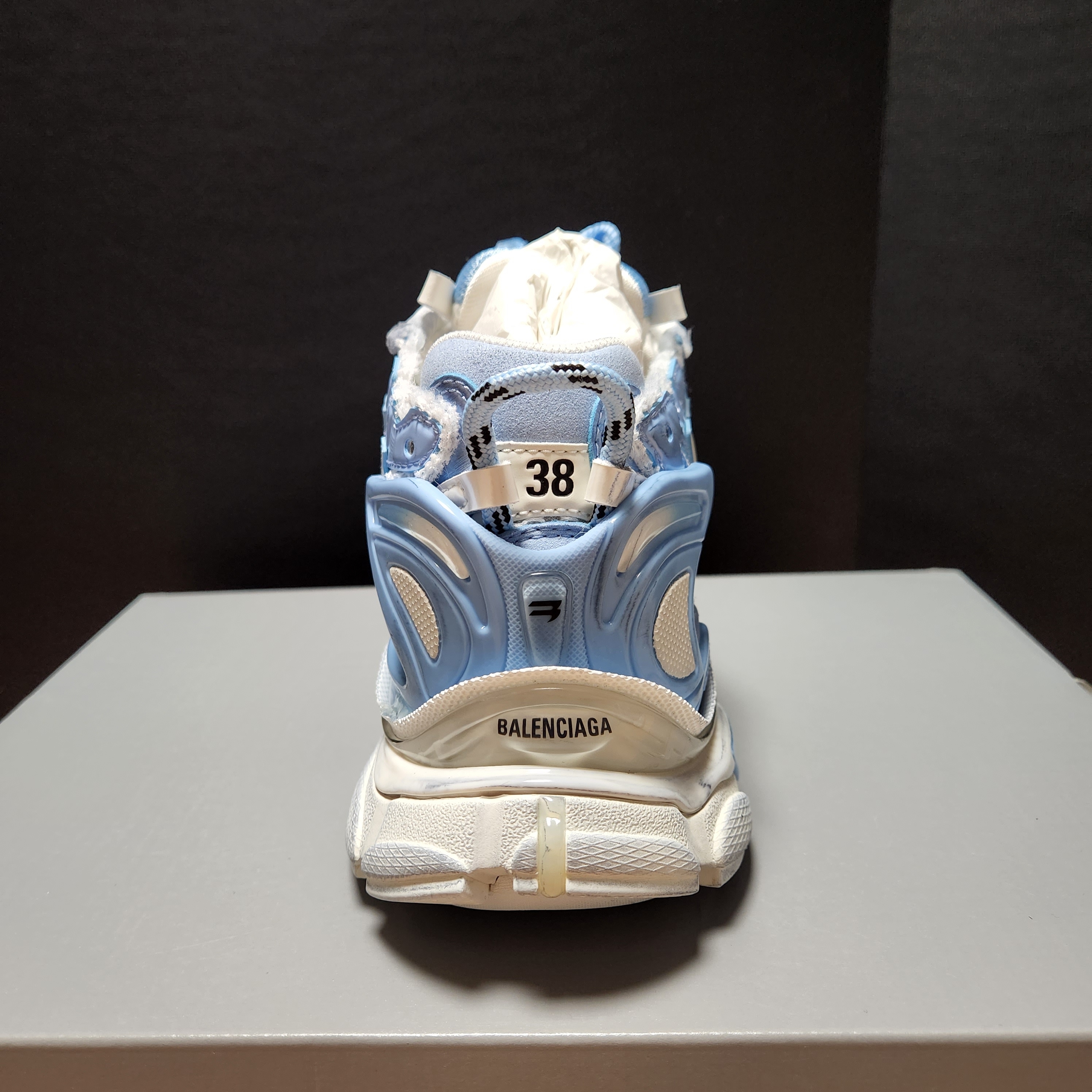 (W) Balenciaga Runner Sneakers Light Blue Off White 착용 스타일 - 5