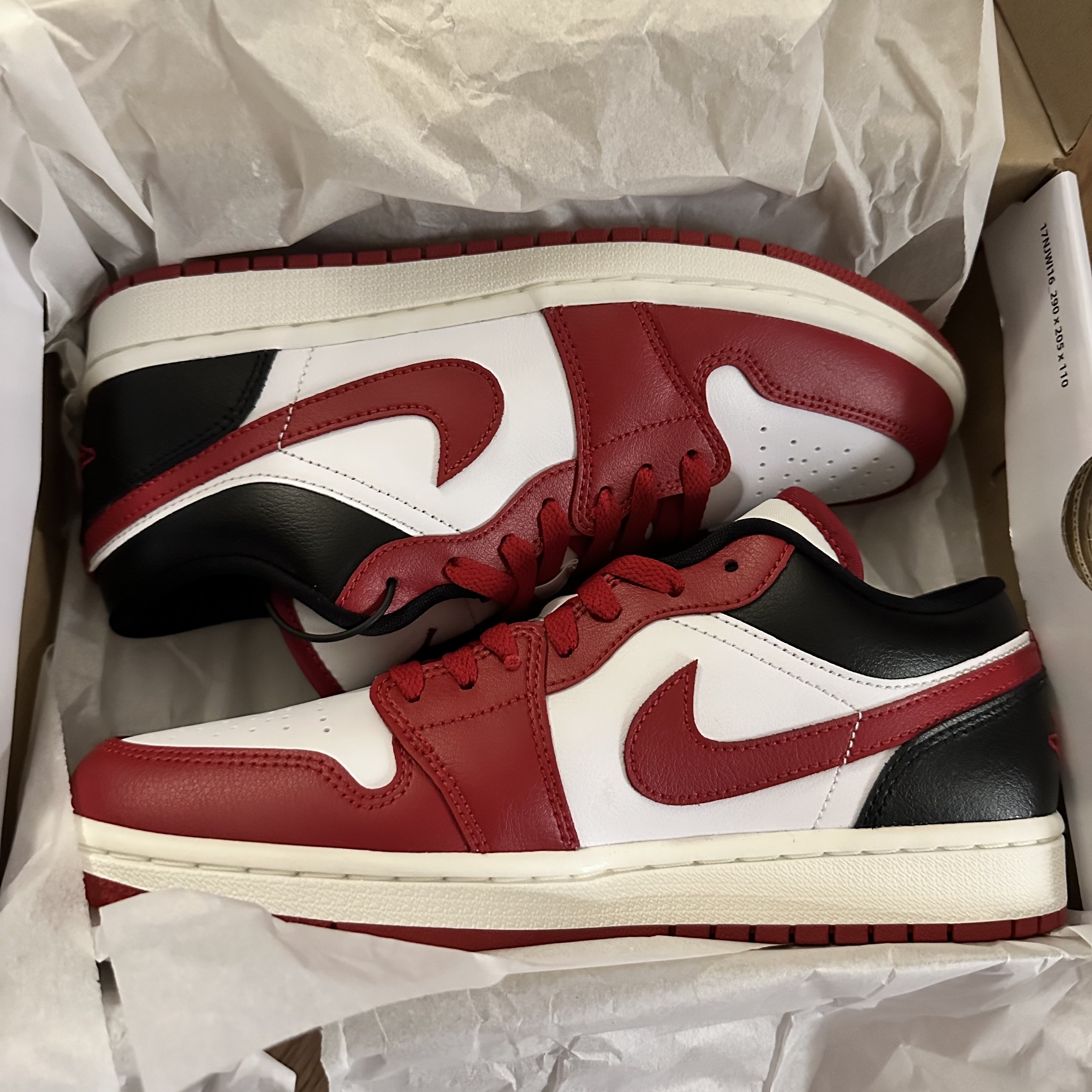 (W) Jordan 1 Low White Gym Red, Jordan 1 Low White Gym Red Black 착용 스타일 - 2