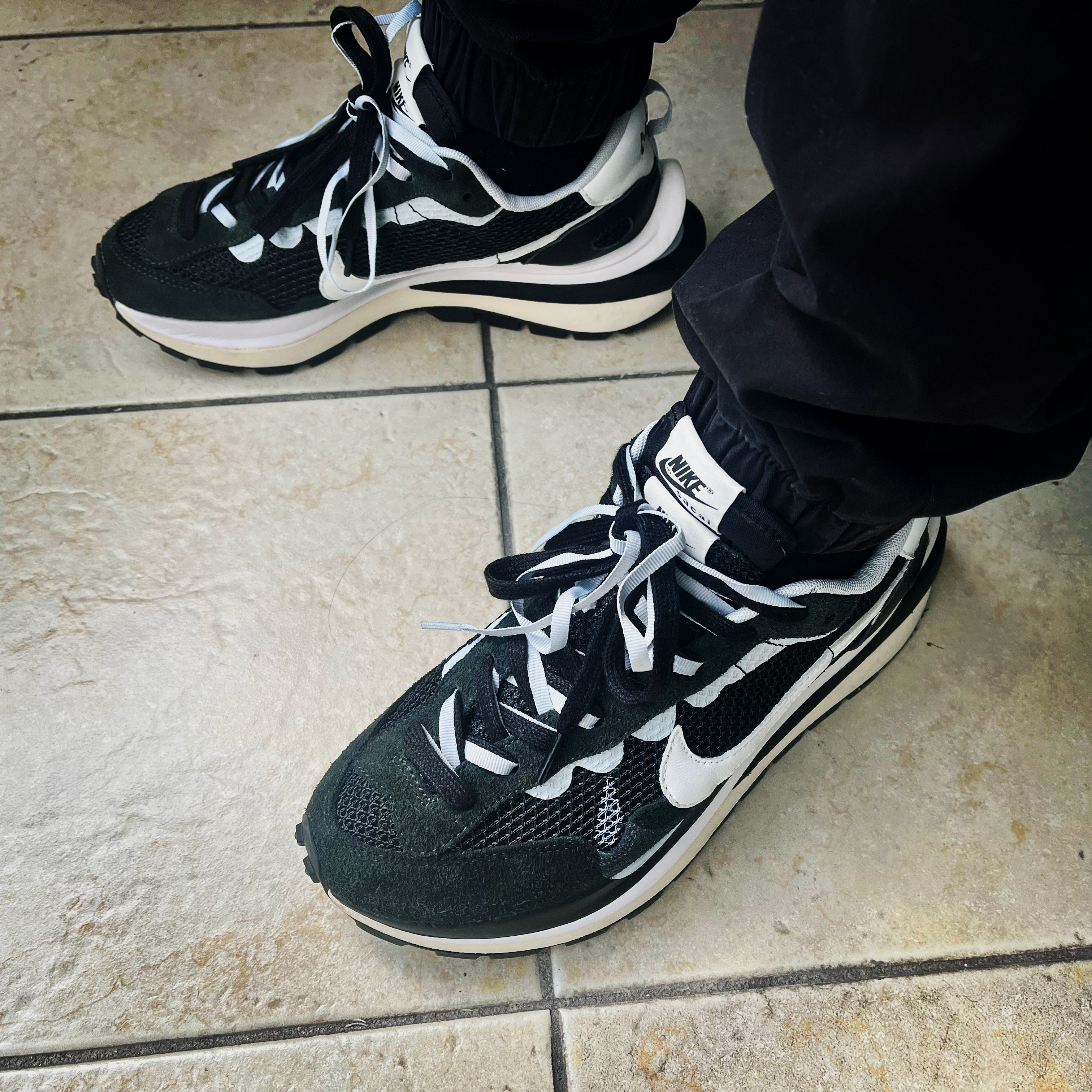 Nike x Sacai VaporWaffle Black White 착용 스타일