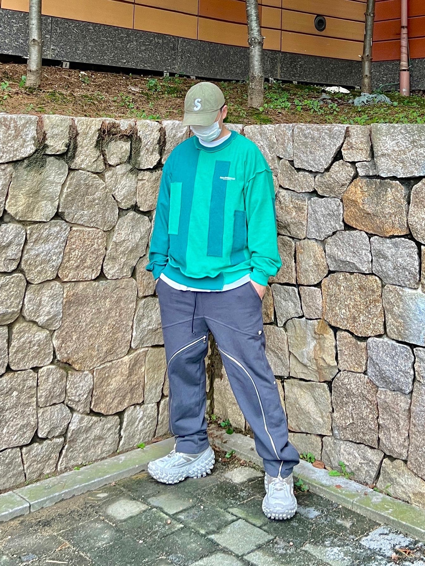 Balenciaga Defender Sneakers Beige, Supreme Kevlar Denim S Logo 6-Panel Olive - 22SS 착용 스타일 - 3