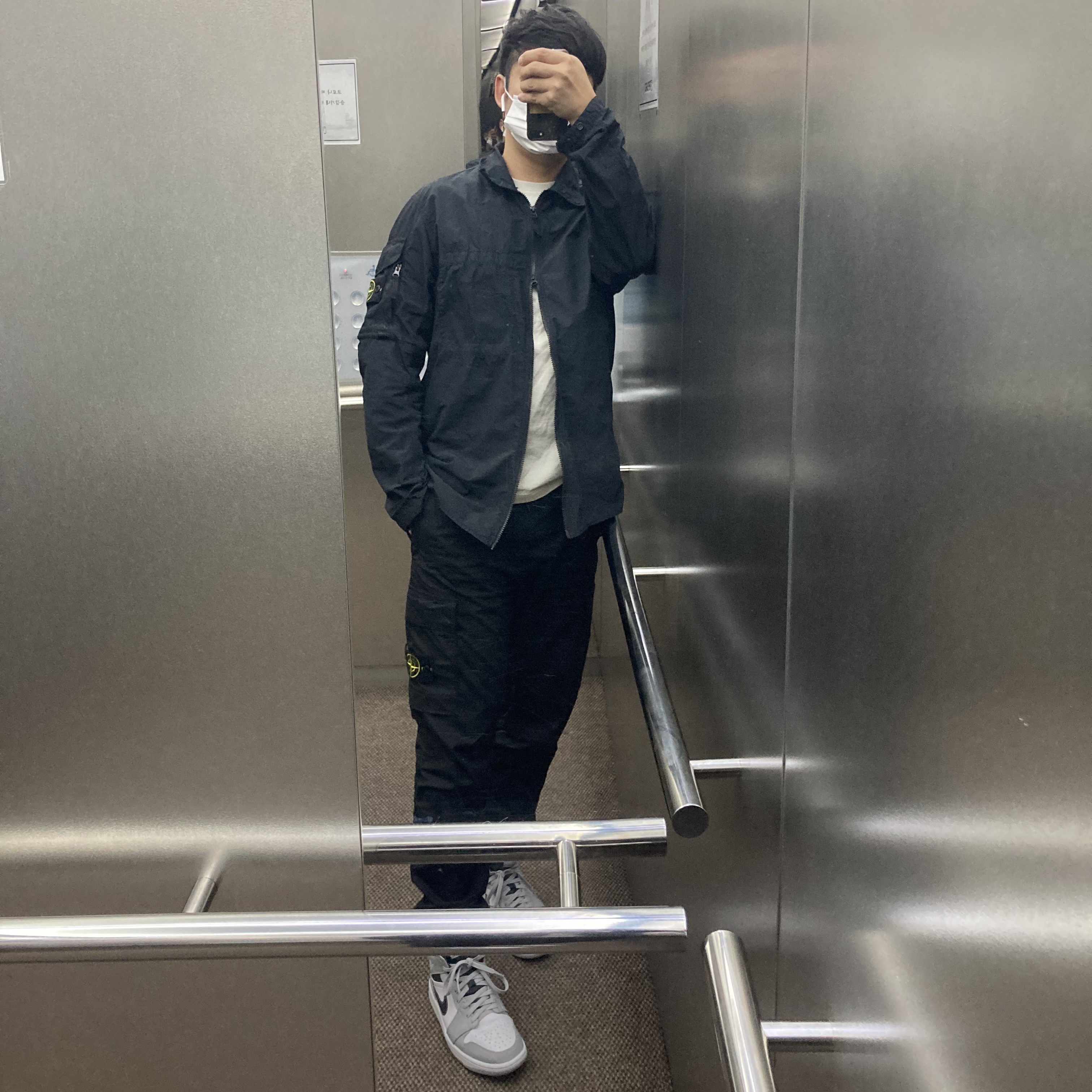 Stone Island 11803 Naslan Light Polartec Overshirt Black - 21FW, Stone Island 31303 Stretch Cotton Tela Paracadute Cargo Pants Black - 22SS 착용 스타일 - 1