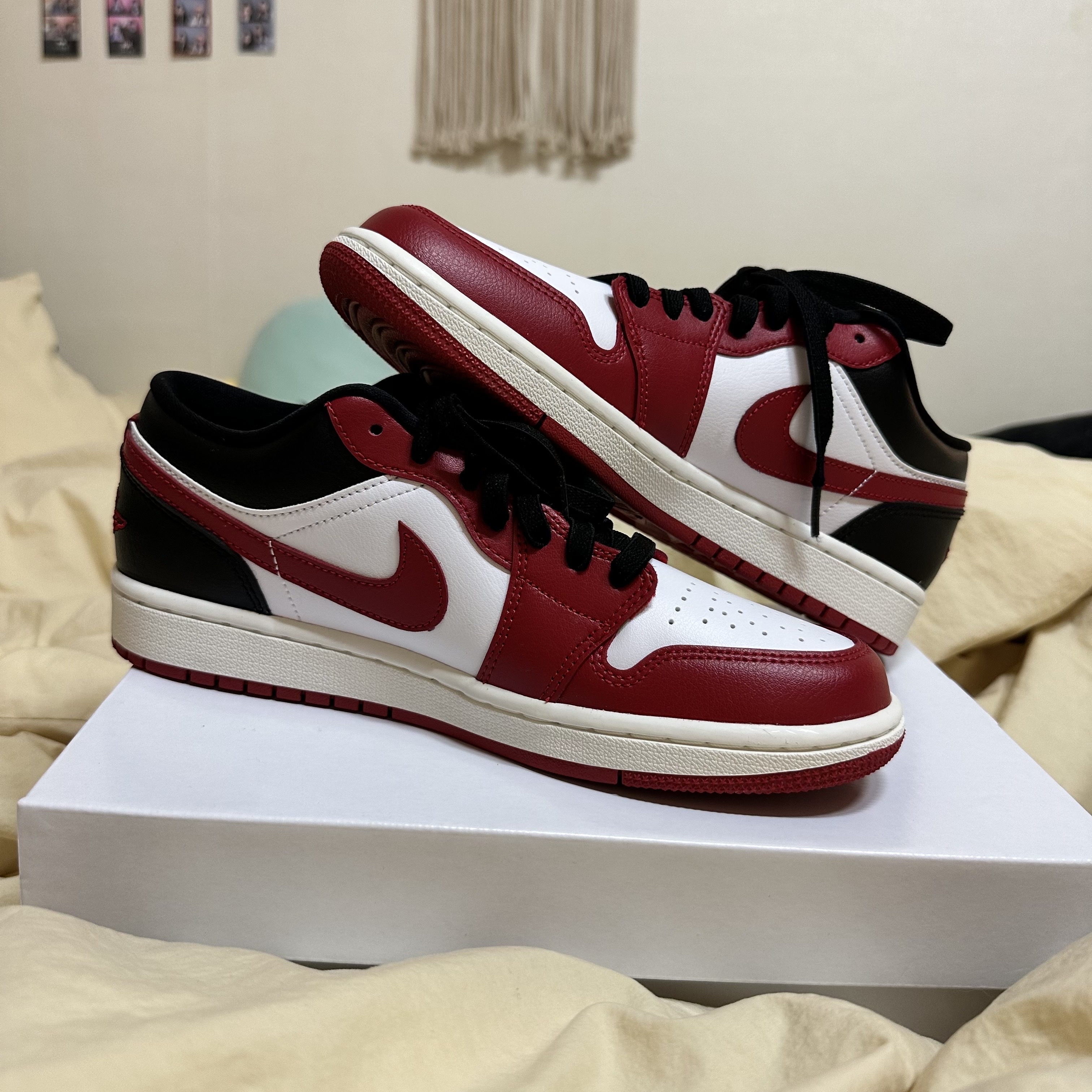(W) Jordan 1 Low White Gym Red, Jordan 1 Low White Gym Red Black 착용 스타일 - 1