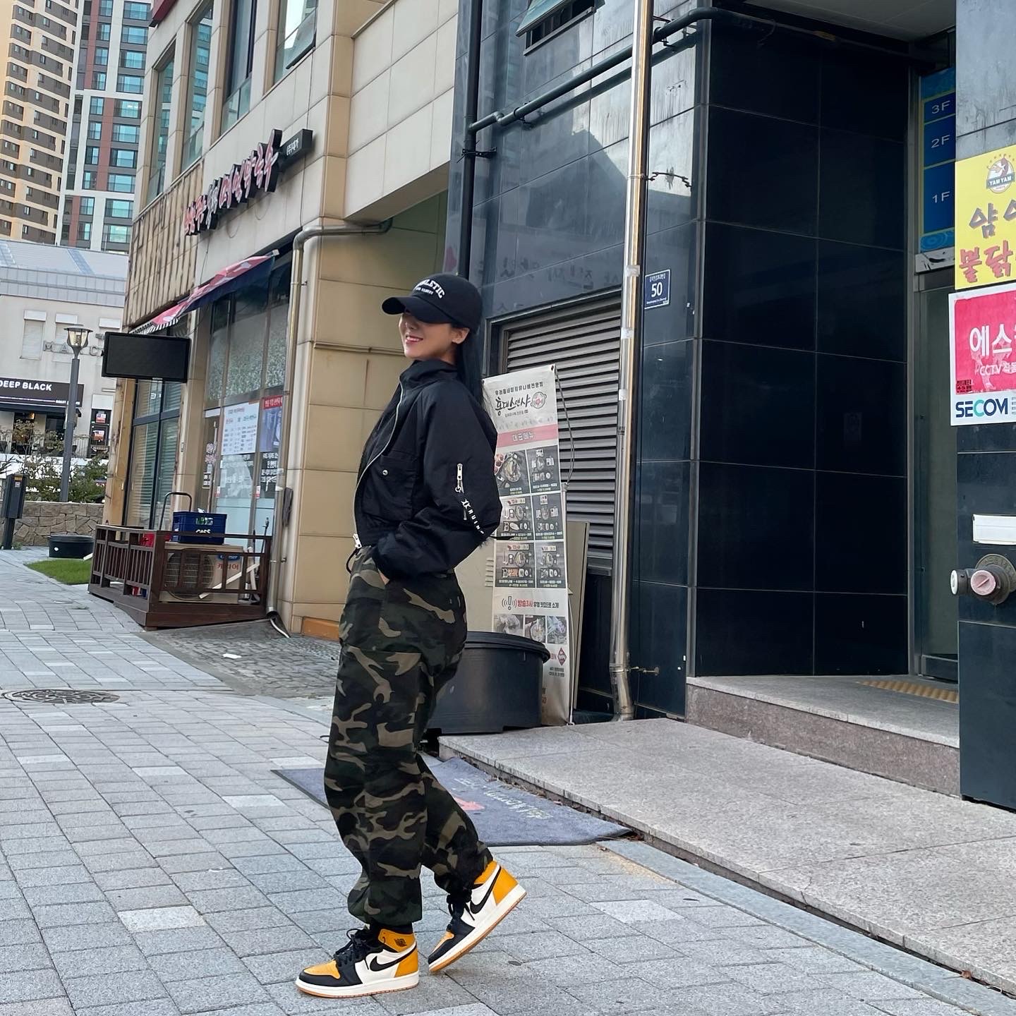 Jordan 1 Retro High OG Taxi 착용 스타일 - 2