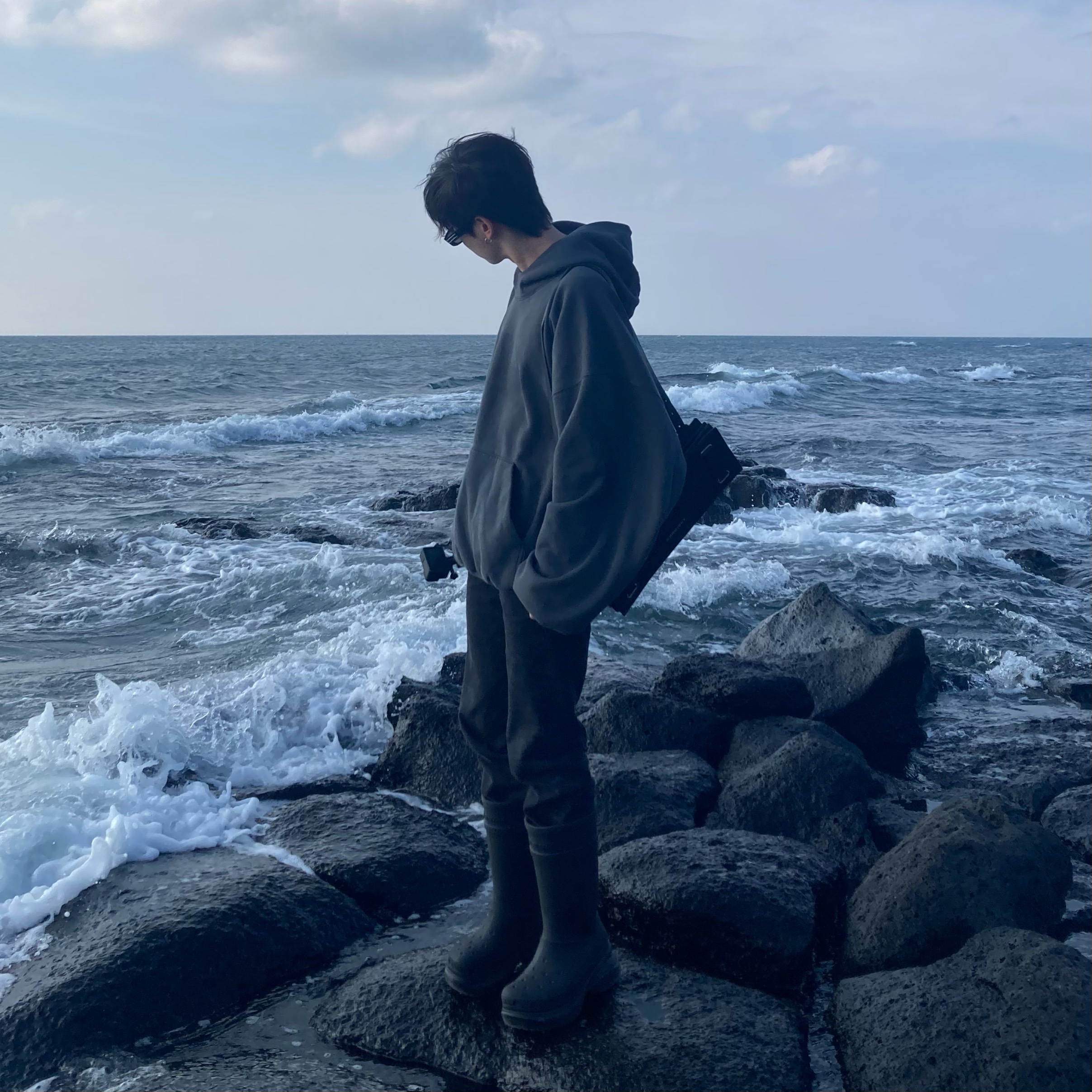Yeezy Gap Engineered By Balenciaga Dove Hoodie Black, Balenciaga x Crocs Rubber Boot Black 착용 스타일 - 1
