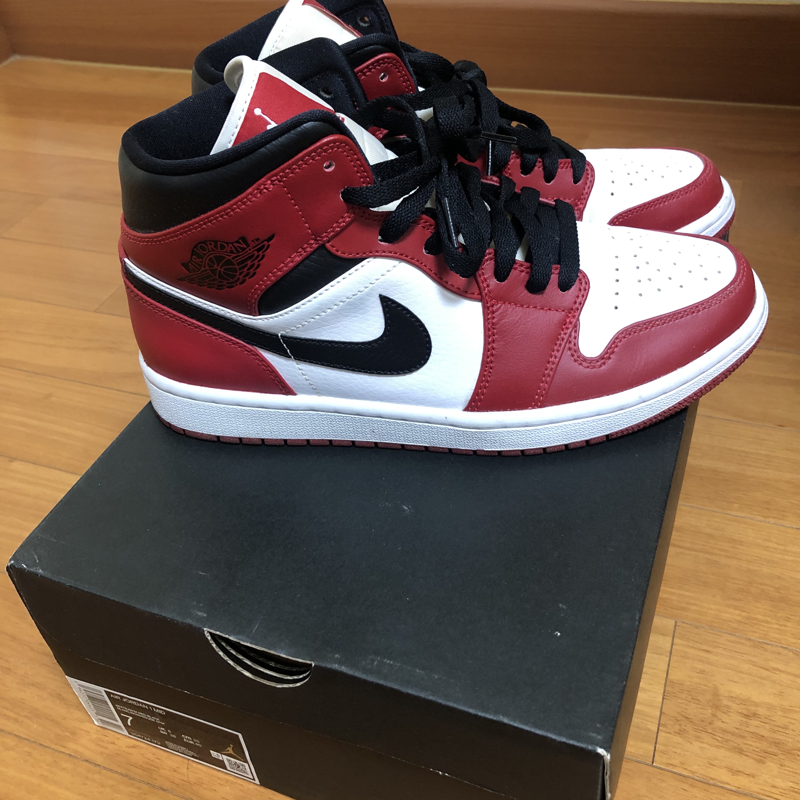 Jordan 1 Mid Chicago 2020 착용 스타일 - 1