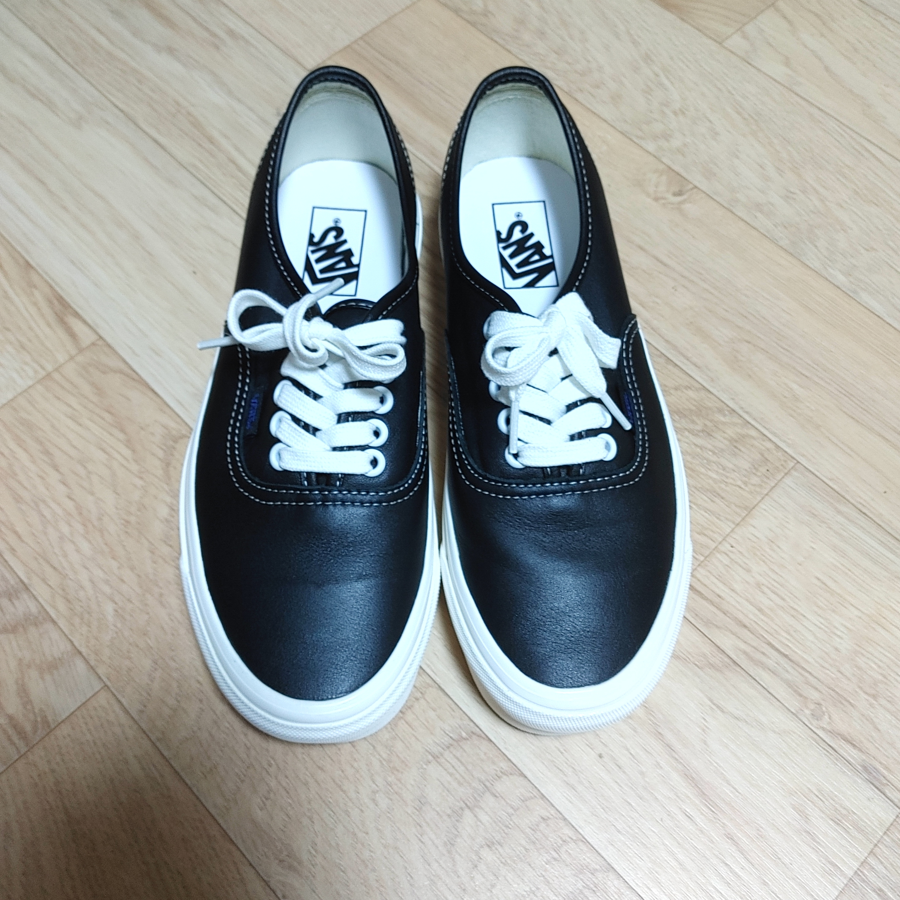 Vans Vault OG Authentic LX Leather Black 착용 스타일 - 1