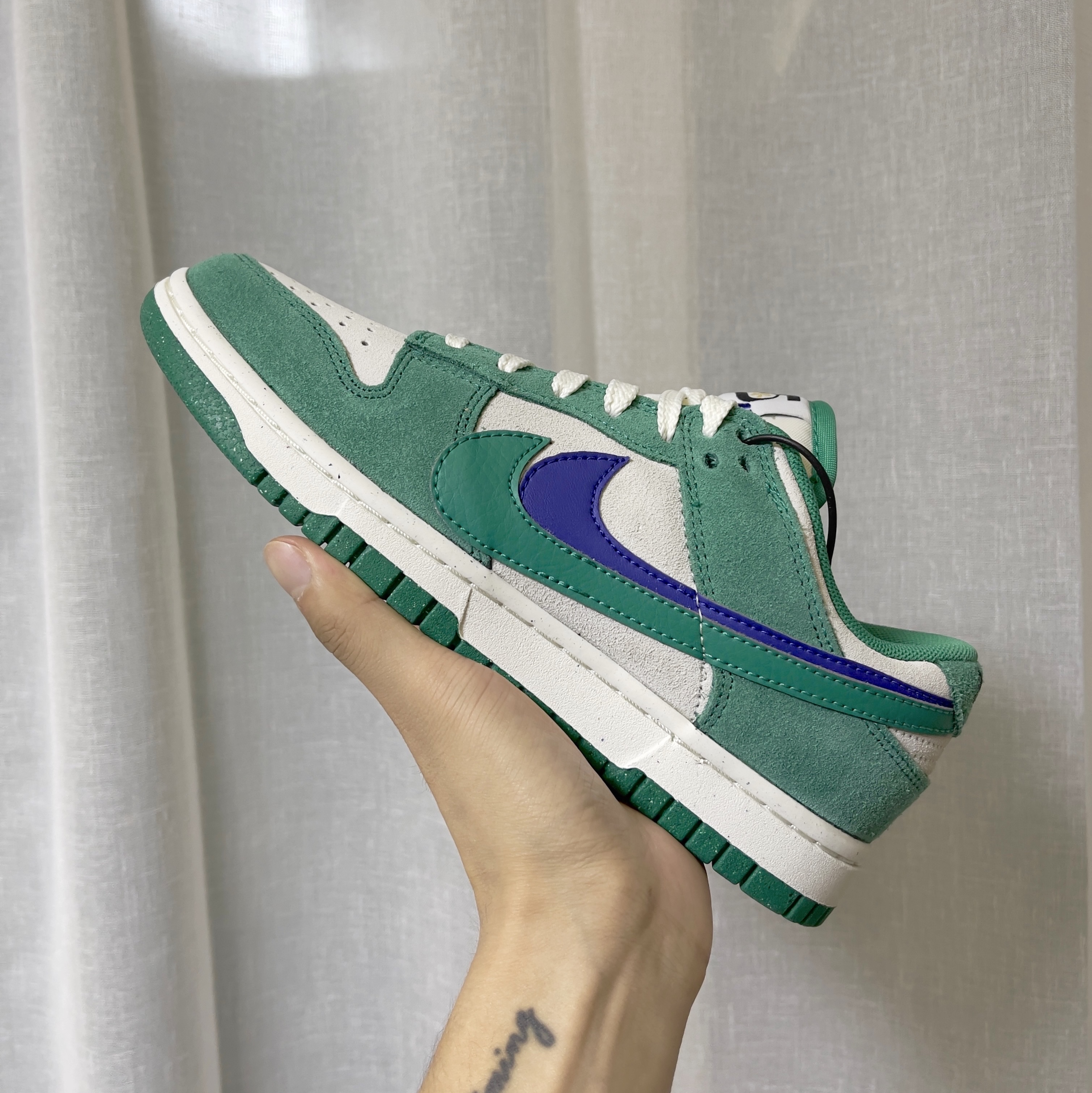(W) Nike Dunk Low SE 85 Neptune Green and Sail 착용 스타일