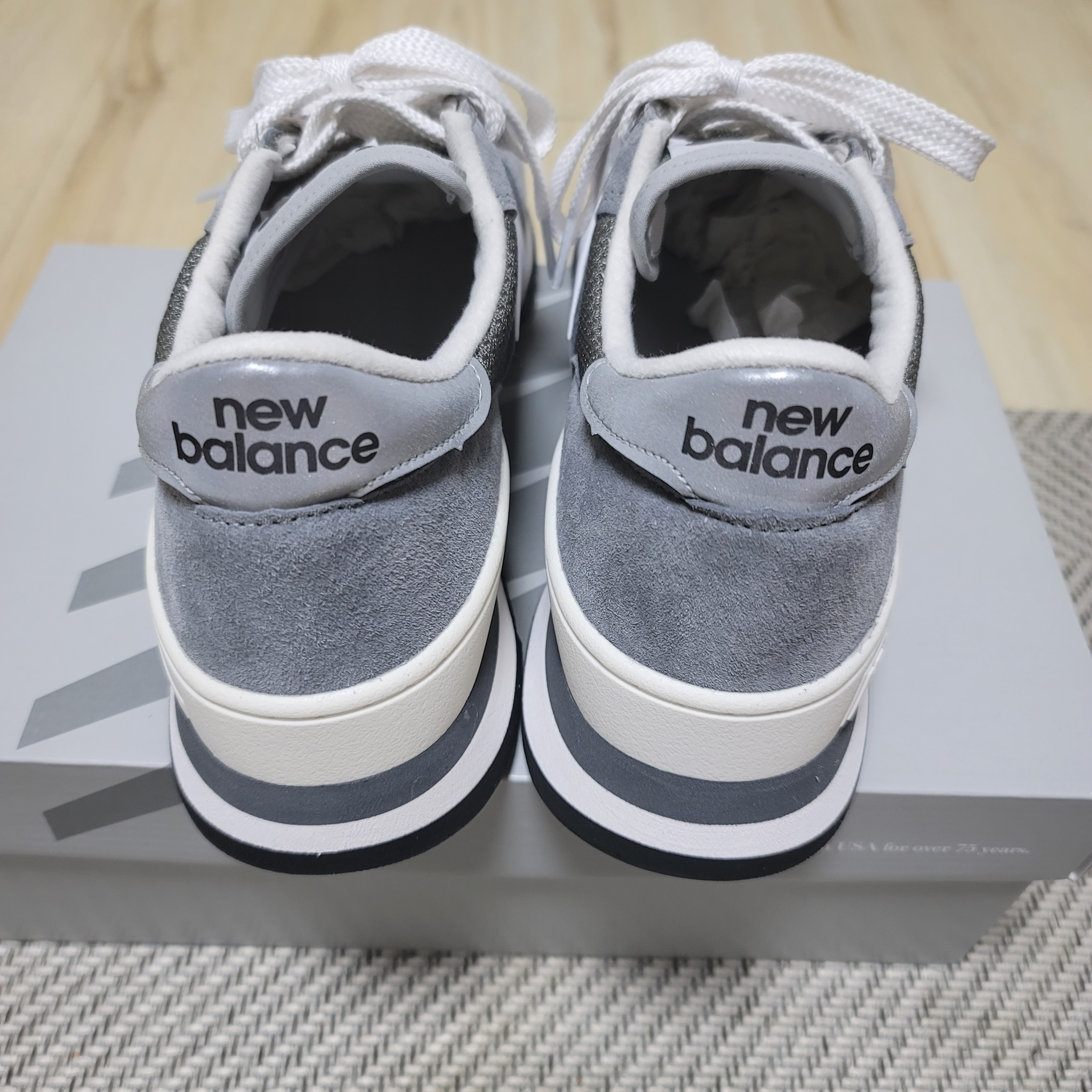 New Balance 990v1 Made in USA Grey White 착용 스타일 - 2