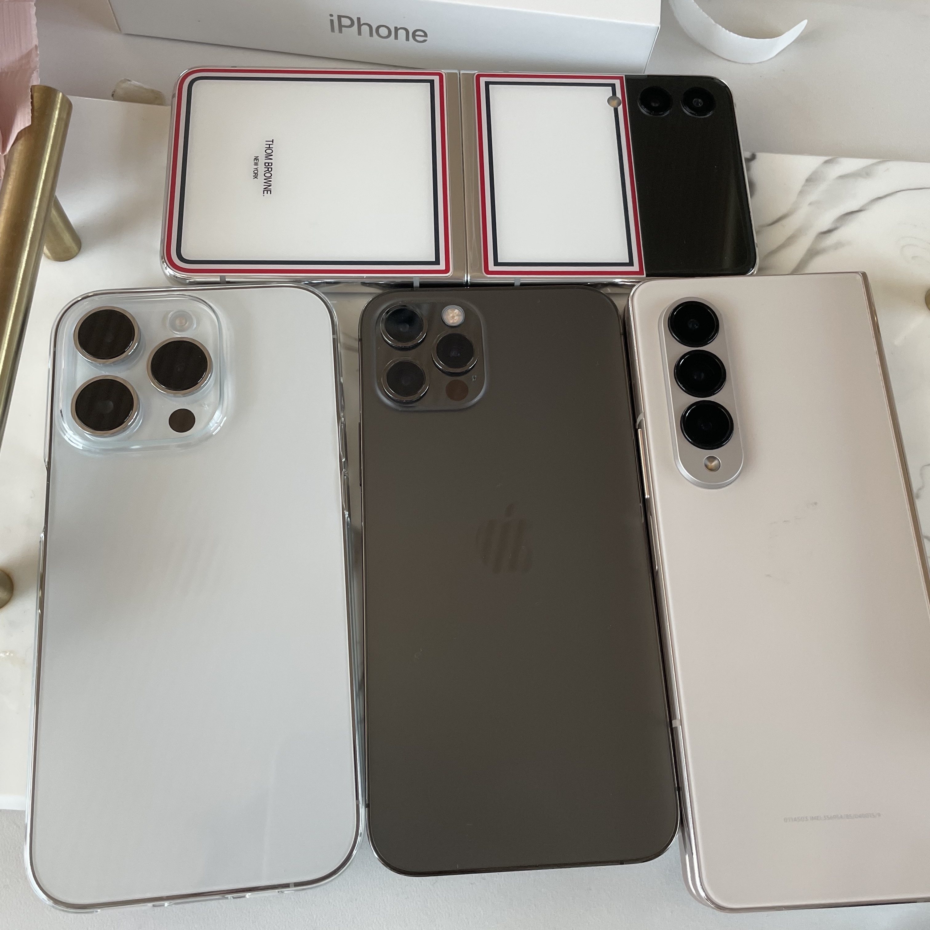 Apple iPhone 14 Pro 256GB Silver (Korean Ver.), Samsung Galaxy Z Flip3 Thom Browne Edition (Korean Ver.) 착용 스타일 - 3
