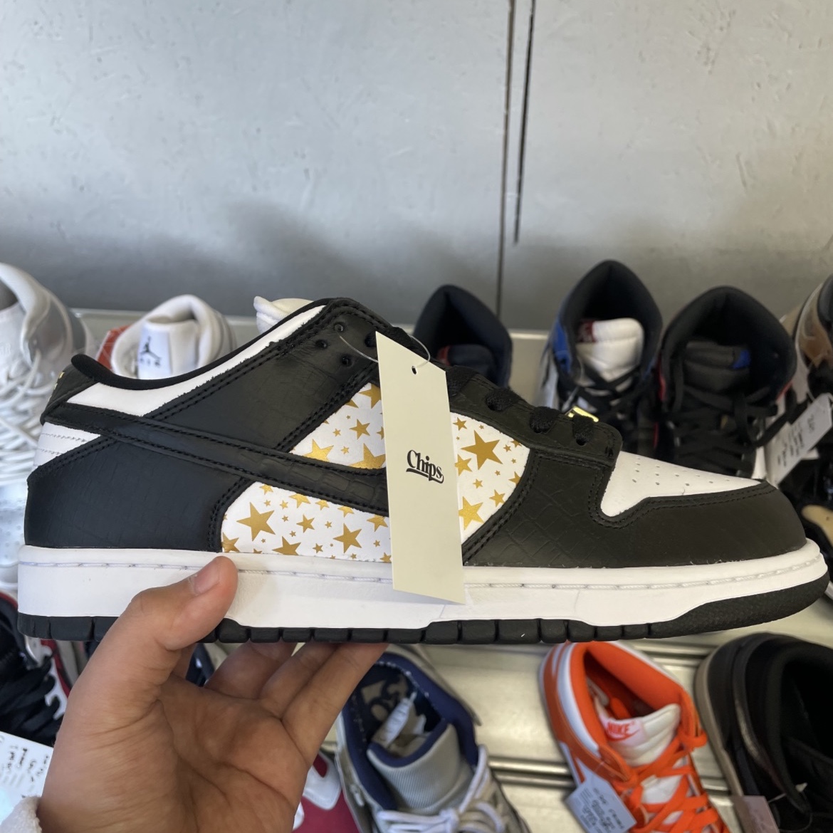 Nike x Supreme SB Dunk Low Black 착용 스타일 - 1