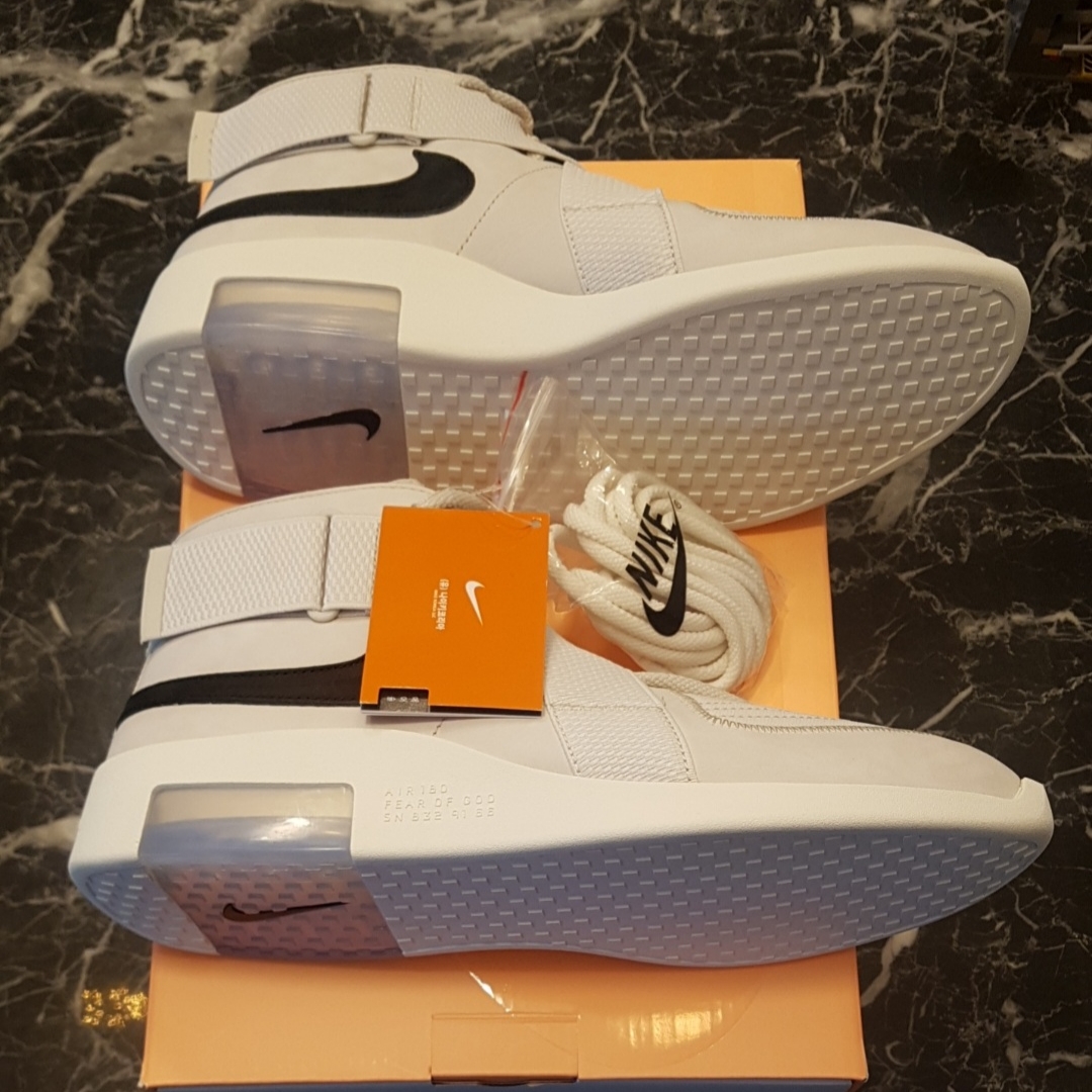 Nike x Fear of God Air Fear of God Raid Light Bone 착용 스타일 - 1