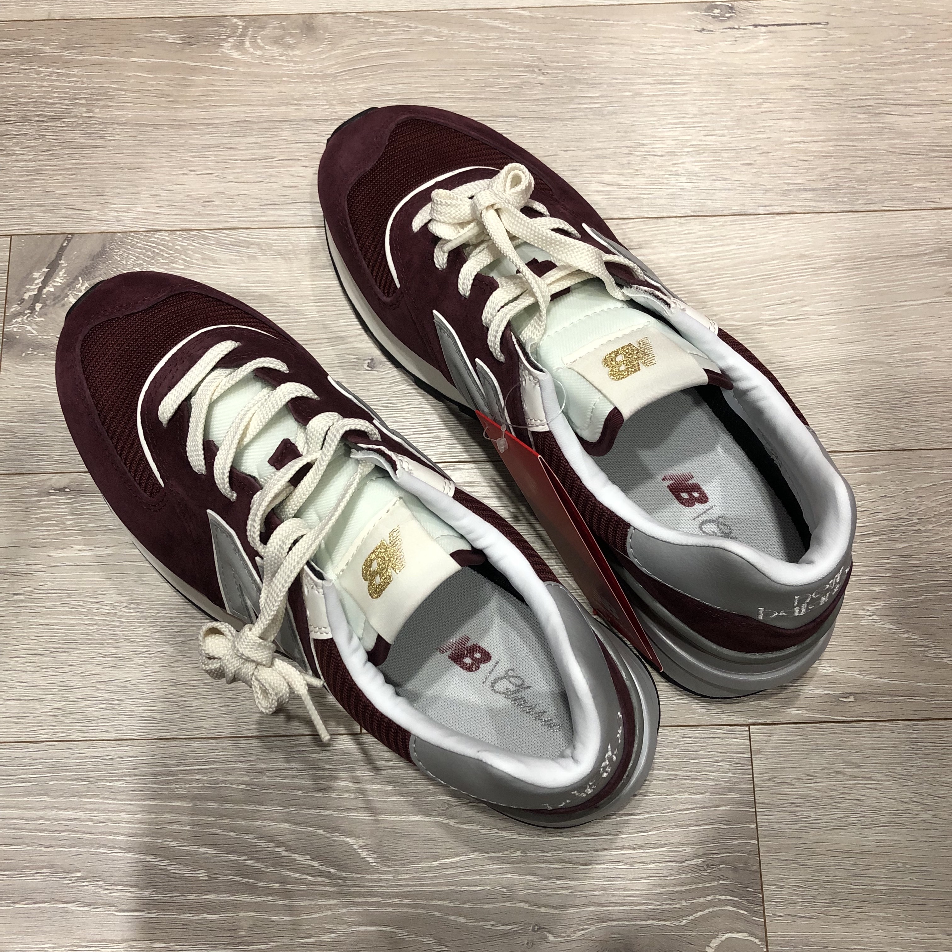 New Balance 574 Legacy Burgundy 착용 스타일 - 1