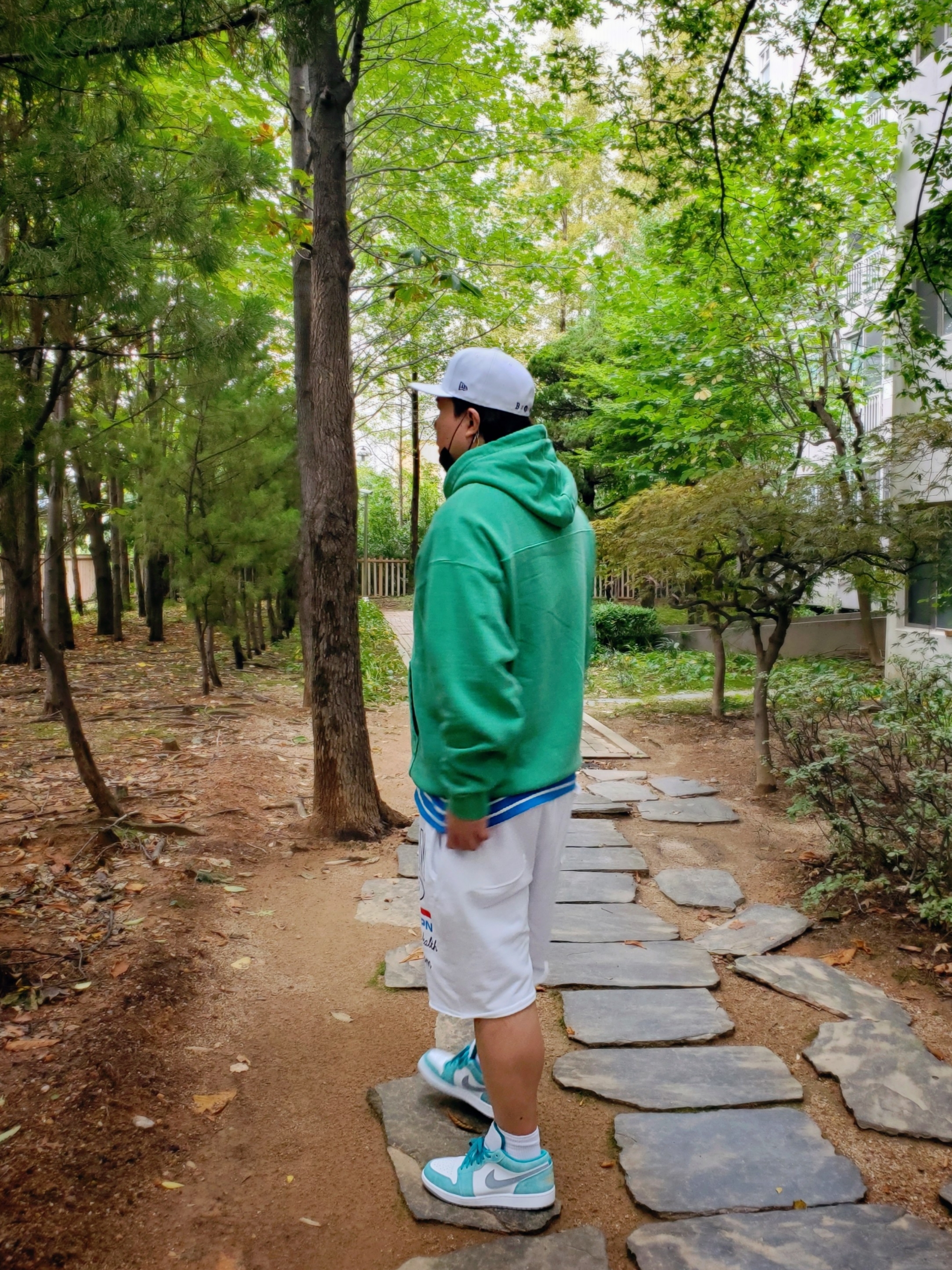 Jordan 1 Low SE New Emerald 착용 스타일