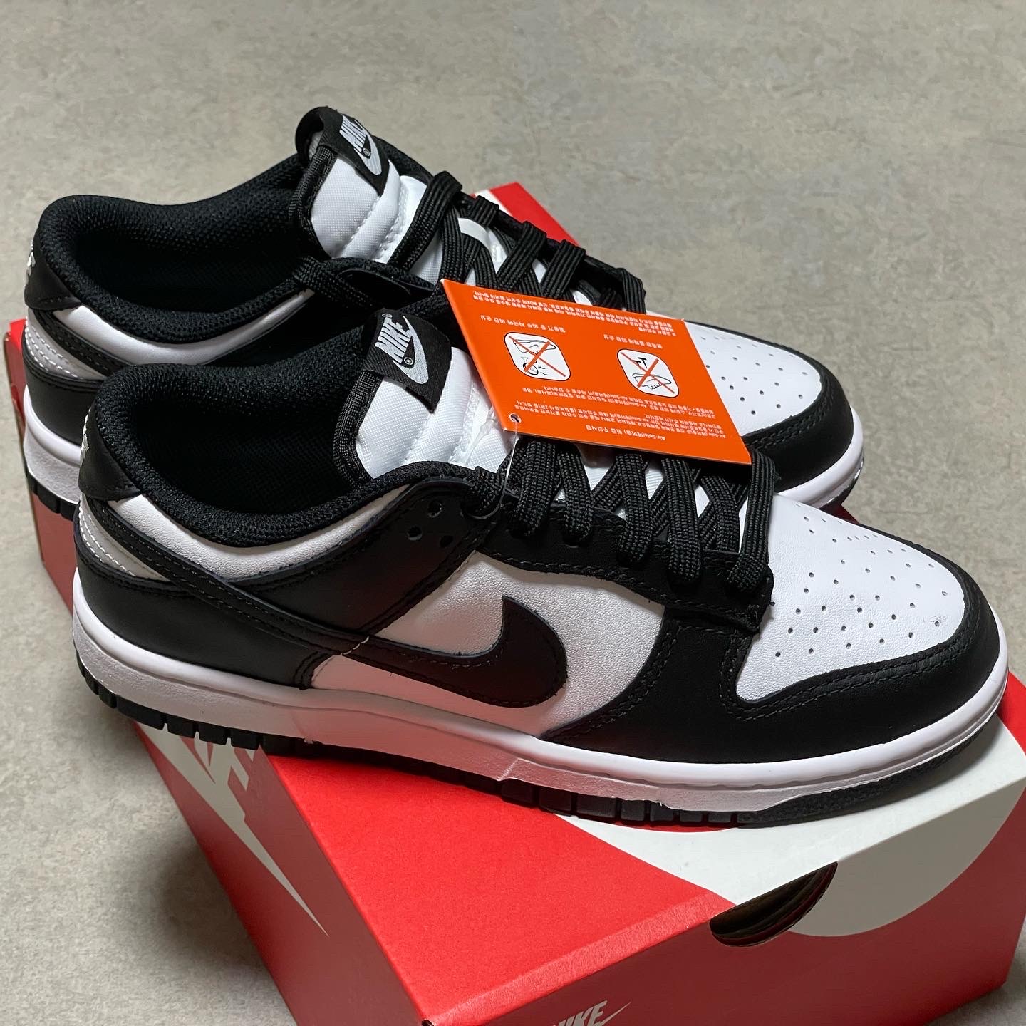 (W) Nike Dunk Low Black 착용 스타일 - 3