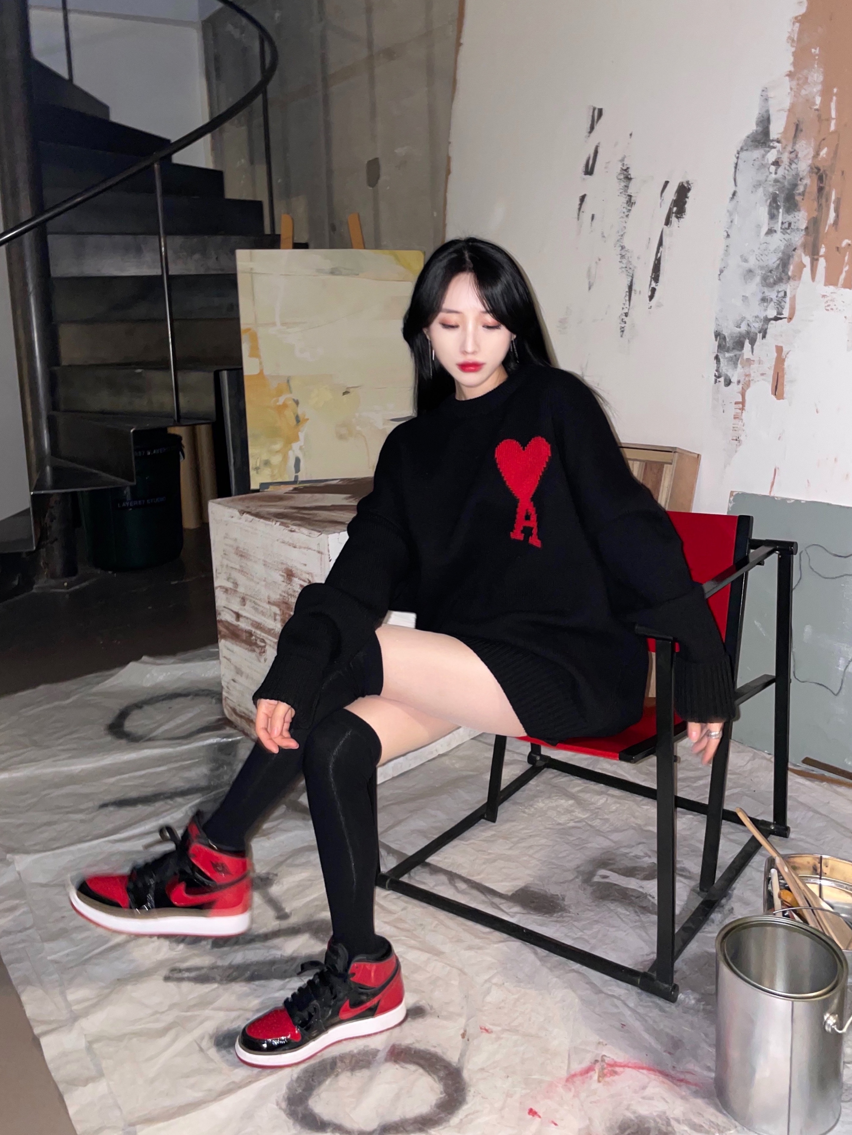 AMI de Coeur Oversize Intarsia Sweater Black Red, Jordan 1 Retro High OG Patent Bred 착용 스타일