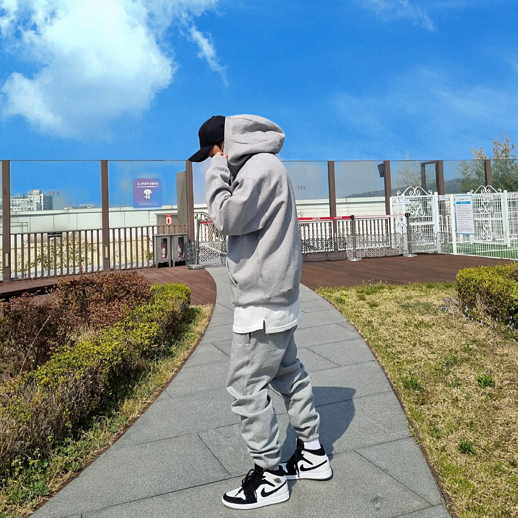 Nike NRG Solo Swoosh Fleece Hoodie Dark Grey Heather - Asia, (W) Nike NRG Solo Swoosh Fleece Pants Dark Grey Heather - Asia 착용 스타일 - 1