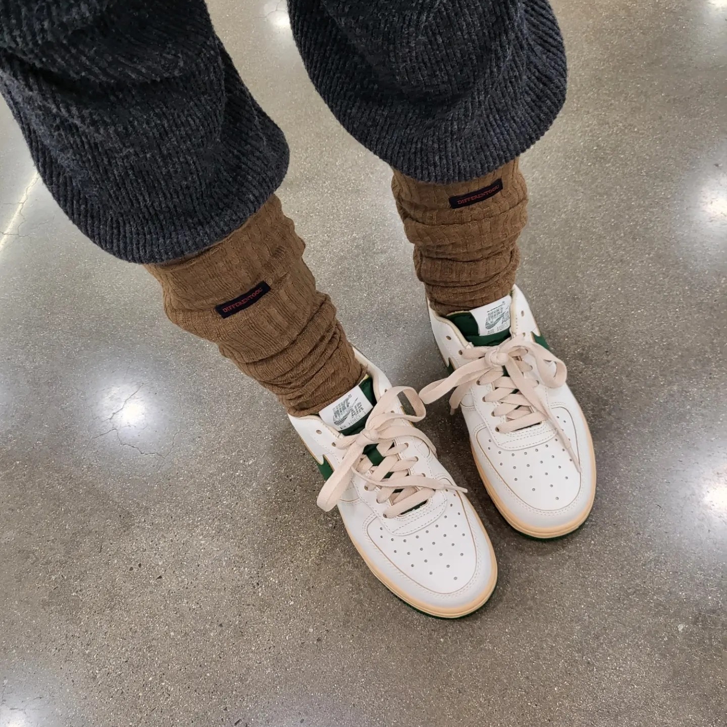 (W) Nike Air Force 1 Low Gorge Green 착용 스타일 - 5