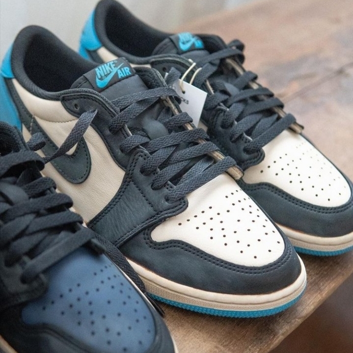 Jordan 1 Retro Low OG Black and Dark Powder Blue, (W) Jordan 1 Retro Low OG Black and Dark Powder Blue 착용 스타일 - 1