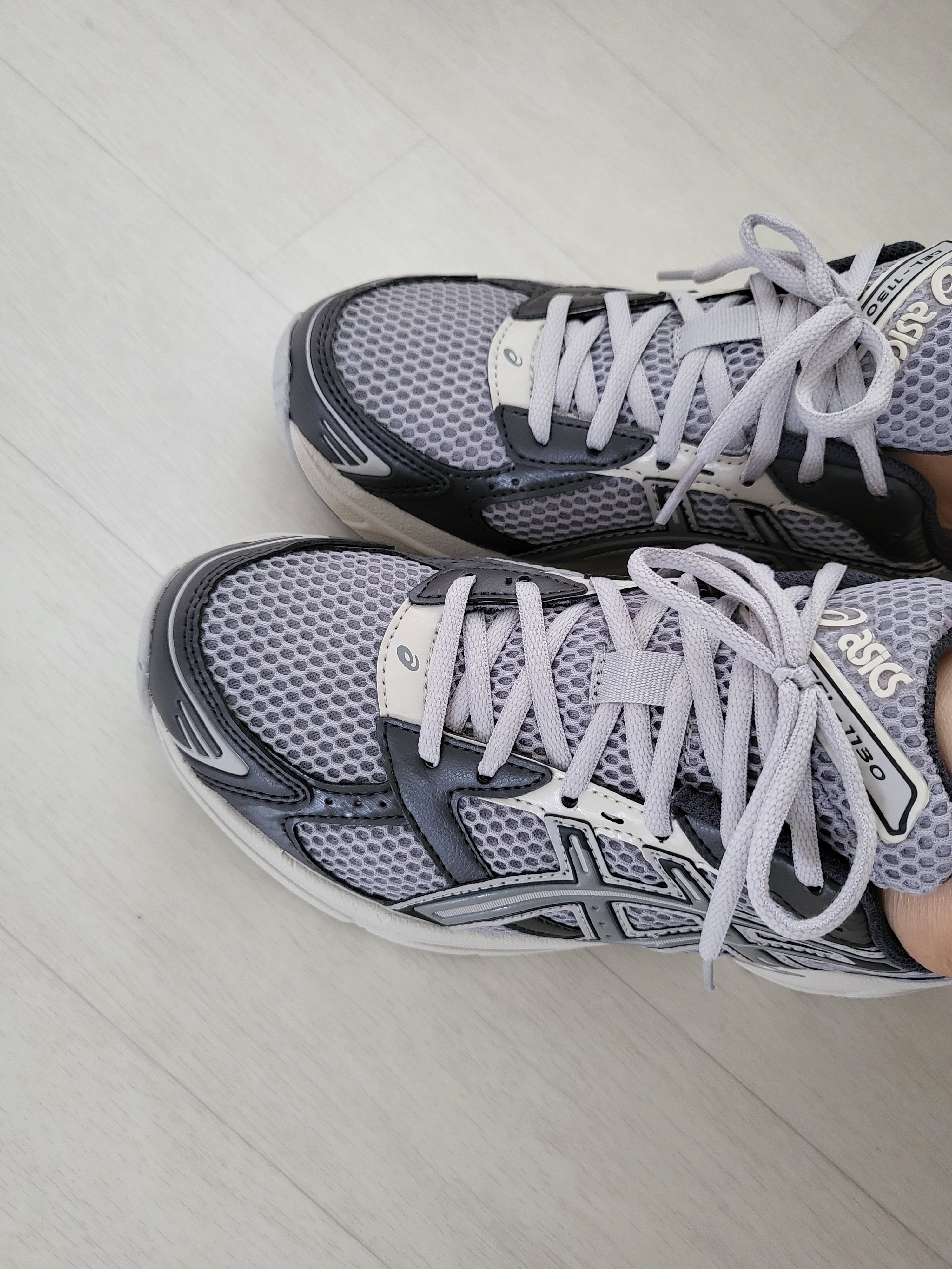 Asics Gel-1130 Oyster Grey Clay Grey 착용 스타일 - 2