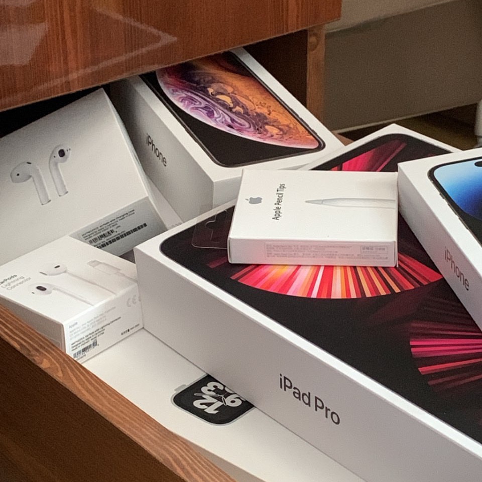 Apple iPhone 14 Pro 128GB Silver (Korean Ver.), Apple AirPods 2nd Gen (Korean Ver.) 착용 스타일 - 2