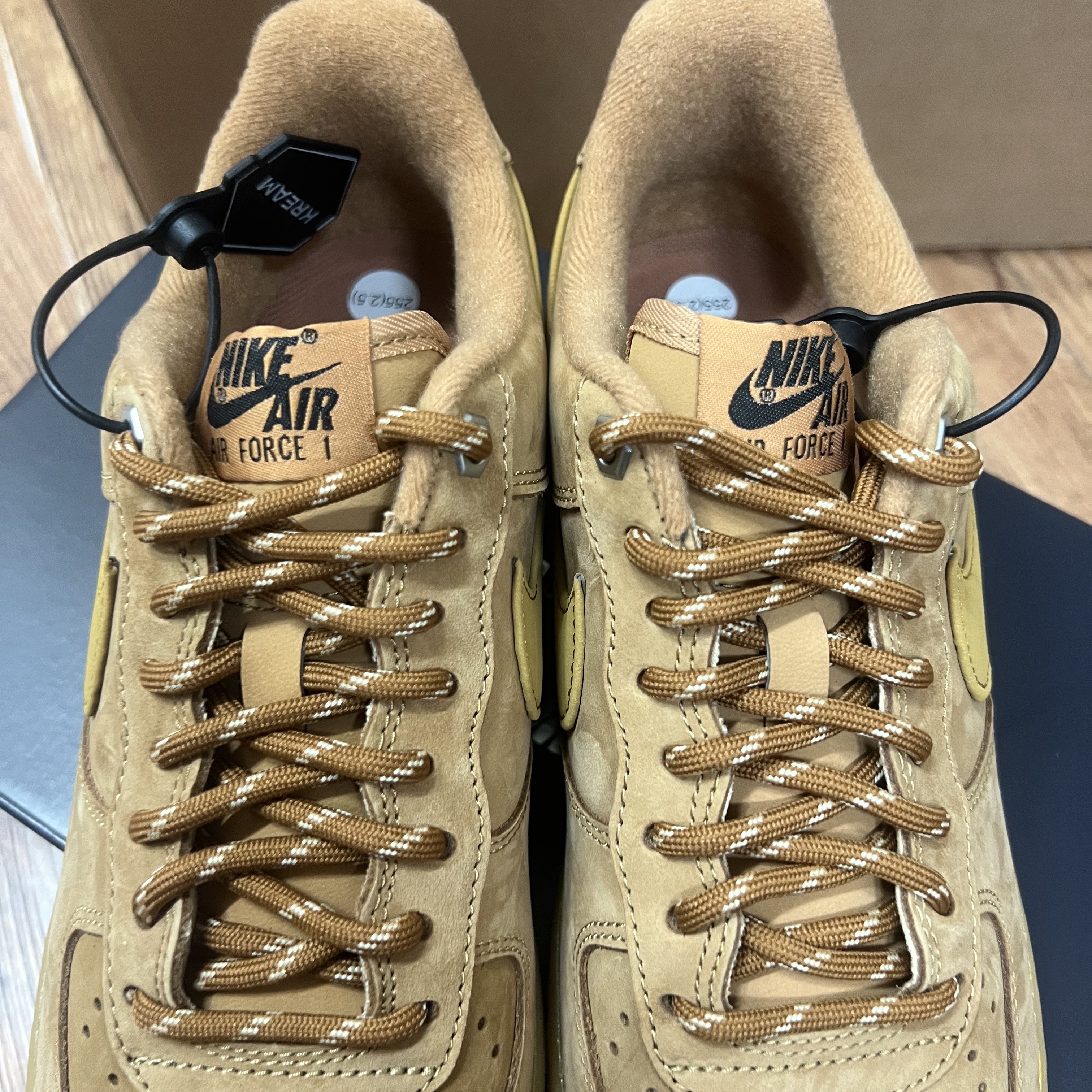 Nike Air Force 1 '07 WB Flax 착용 스타일 - 2