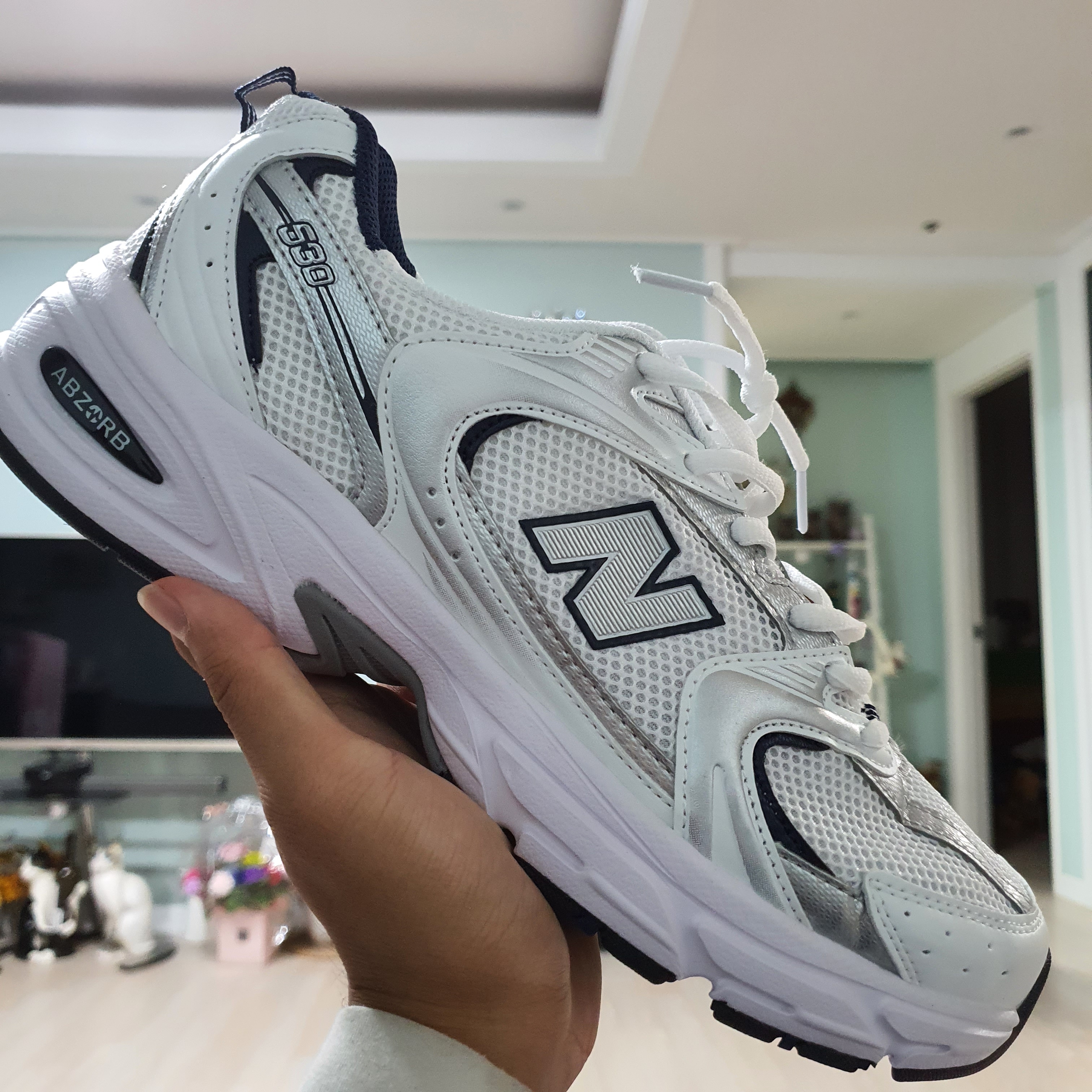 New Balance 530 White 착용 스타일 - 1