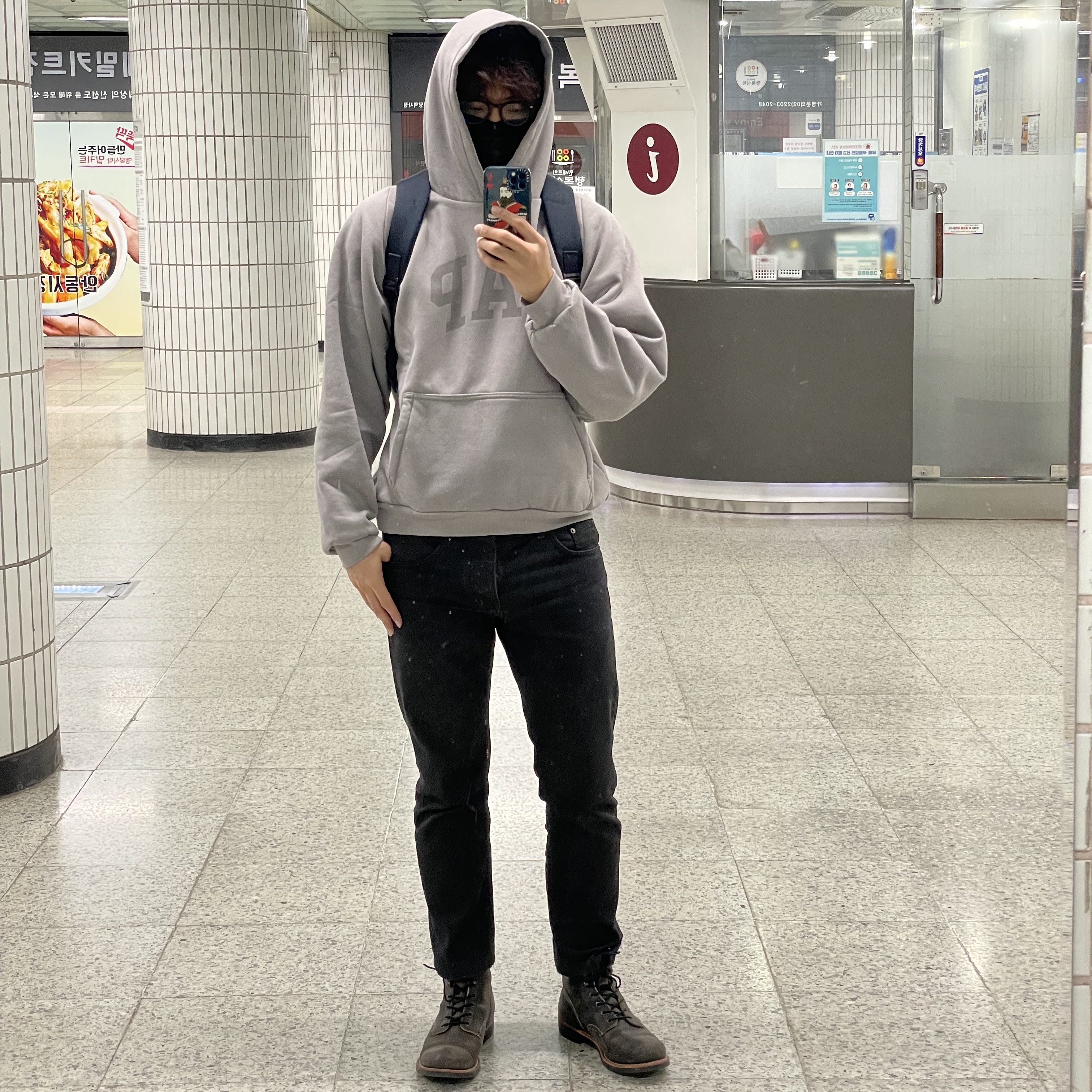 Yeezy Gap Engineered By Balenciaga Dove Shrunken Hoodie Gray 착용 스타일