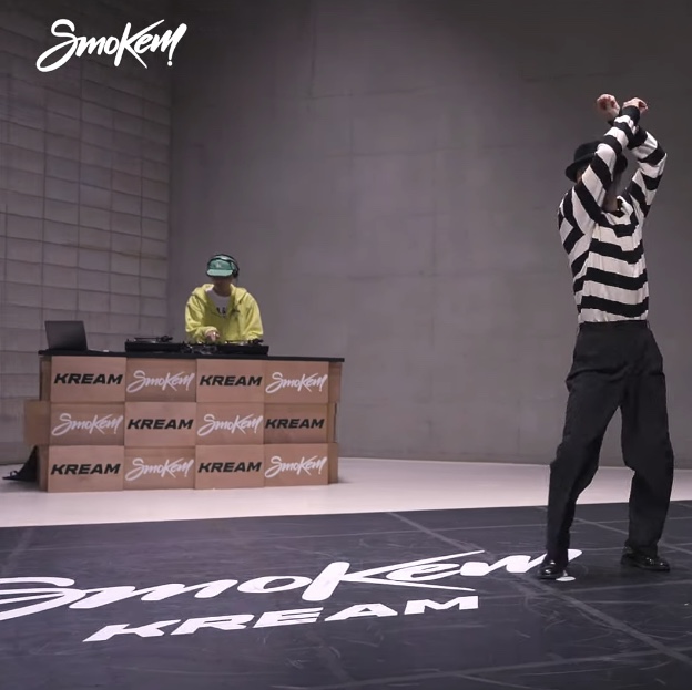 Adidas Yeezy Boost 350 V2 Zyon, IAB Studio Long Sleeve T-Shirt Purple Splashed 착용 스타일 - 2