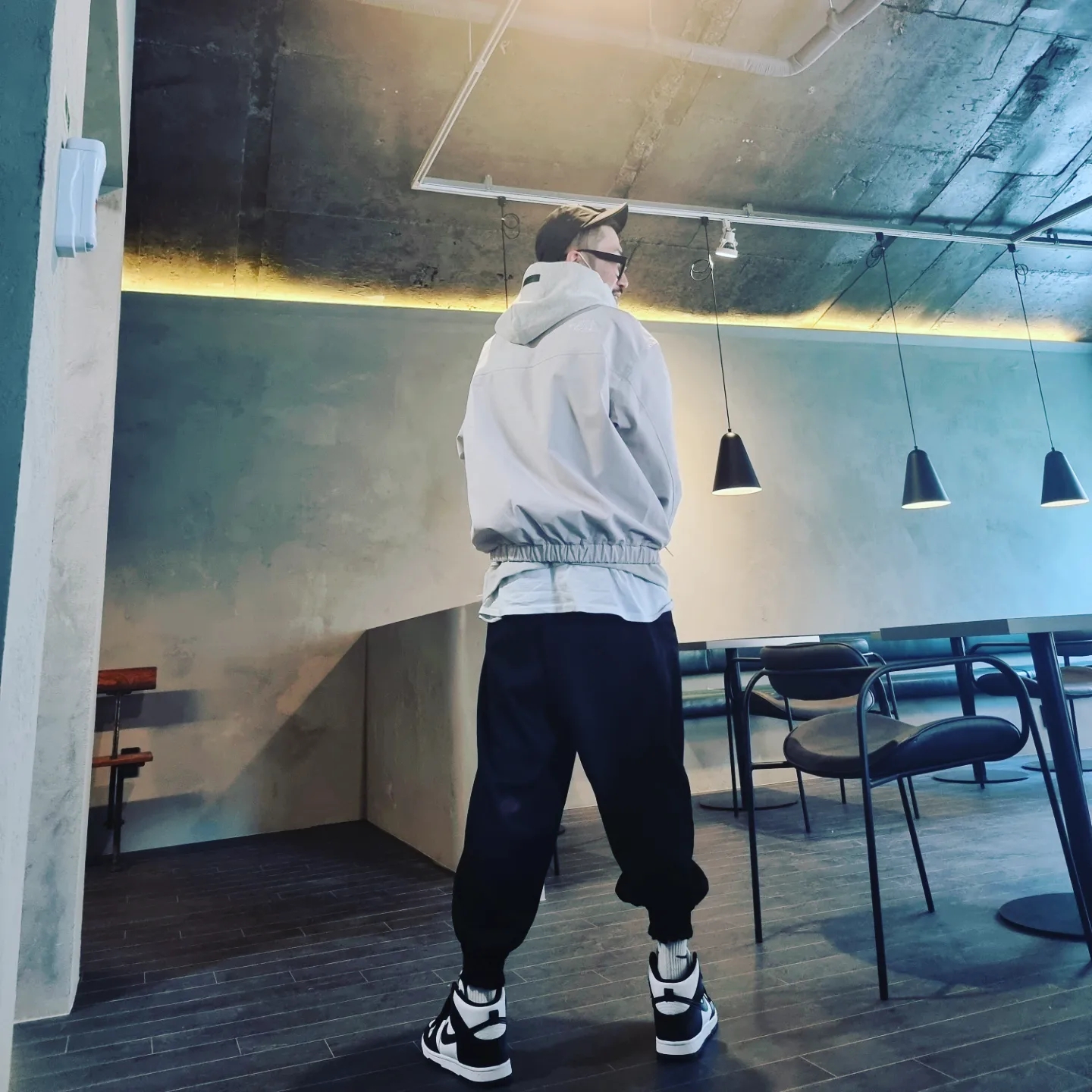 Essentials The Core Collection Hoodie Light Oatmeal, Nike Dunk High Retro Championship White 착용 스타일 - 3