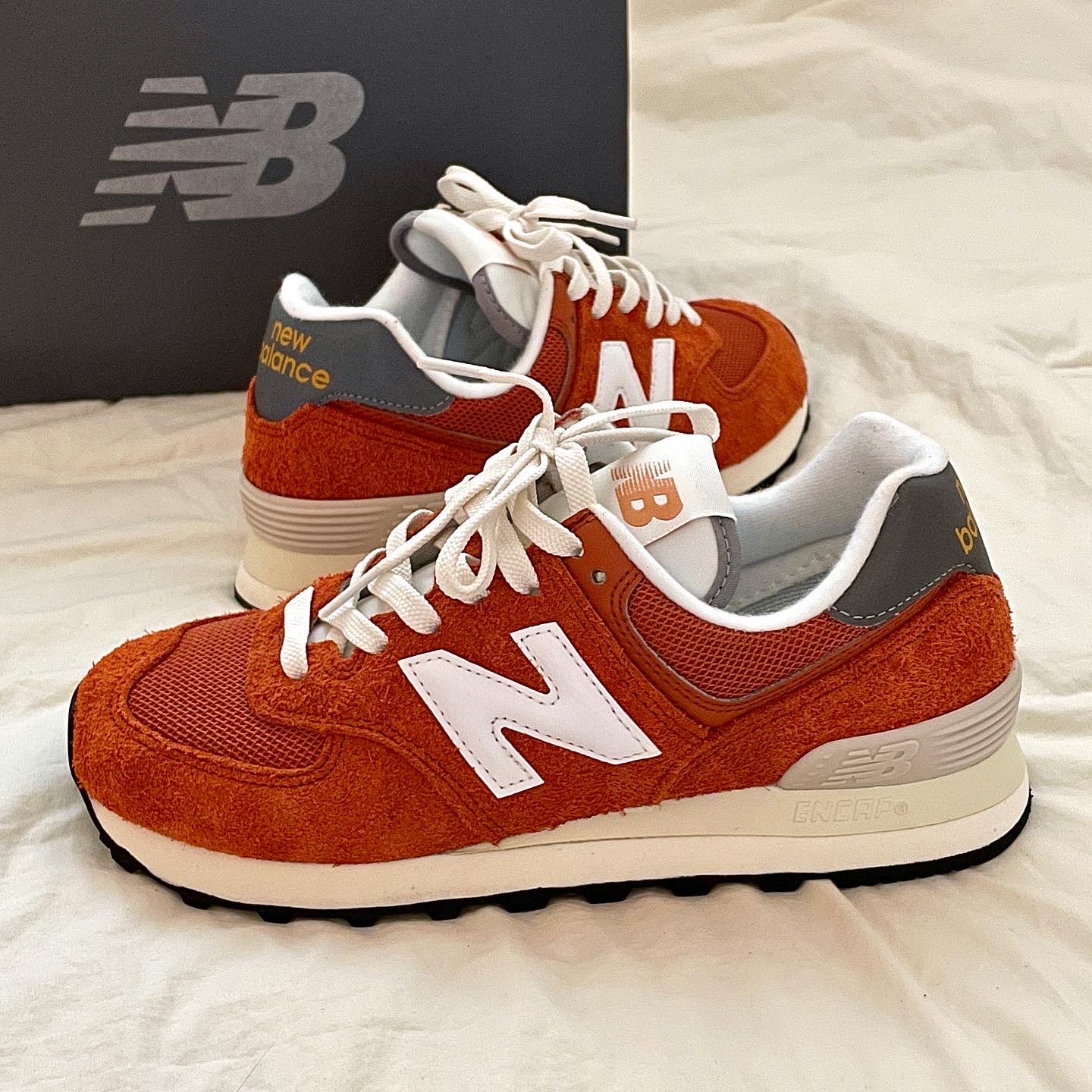 New Balance 574 Heritage Orange Burst White 착용 스타일 - 1