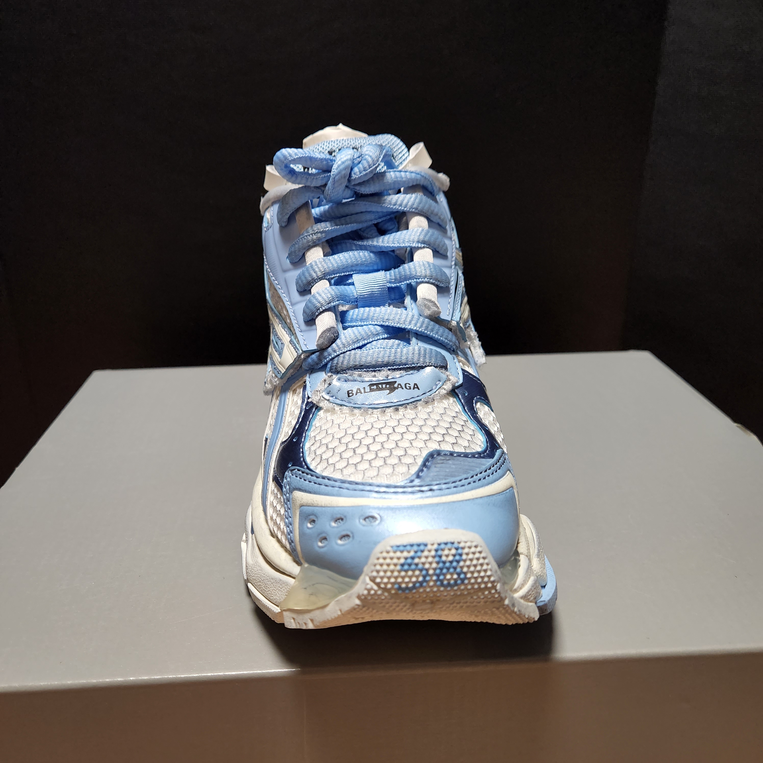 (W) Balenciaga Runner Sneakers Light Blue Off White 착용 스타일 - 3